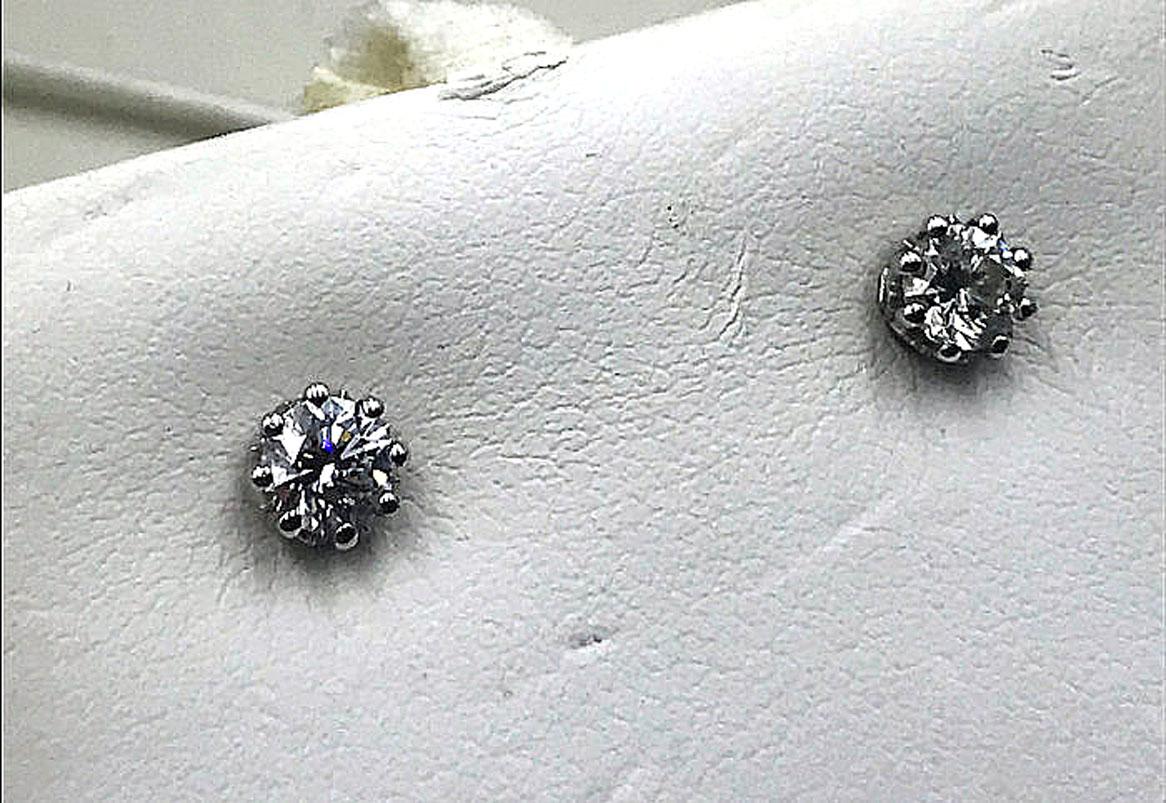 Brilliant Cut Miluna Diamonds Earrings For Sale