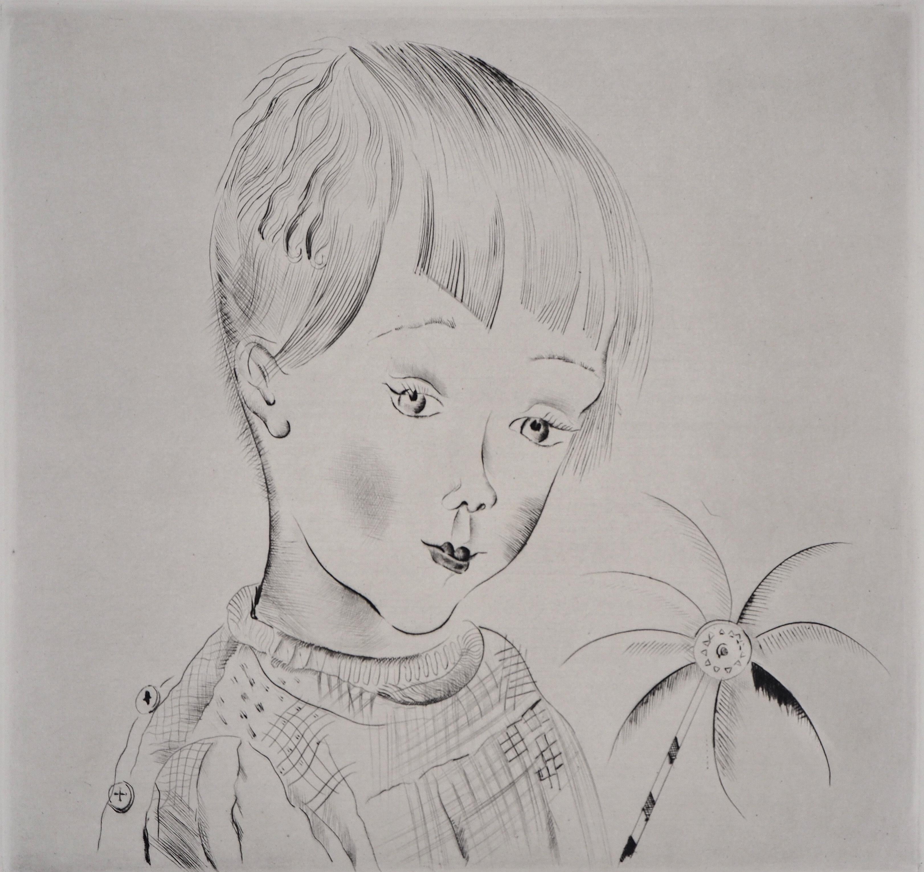 Kleines Mädchen mit seinem Spielzeug - Original handsignierte Radierung (Realismus), Print, von Mily Possoz