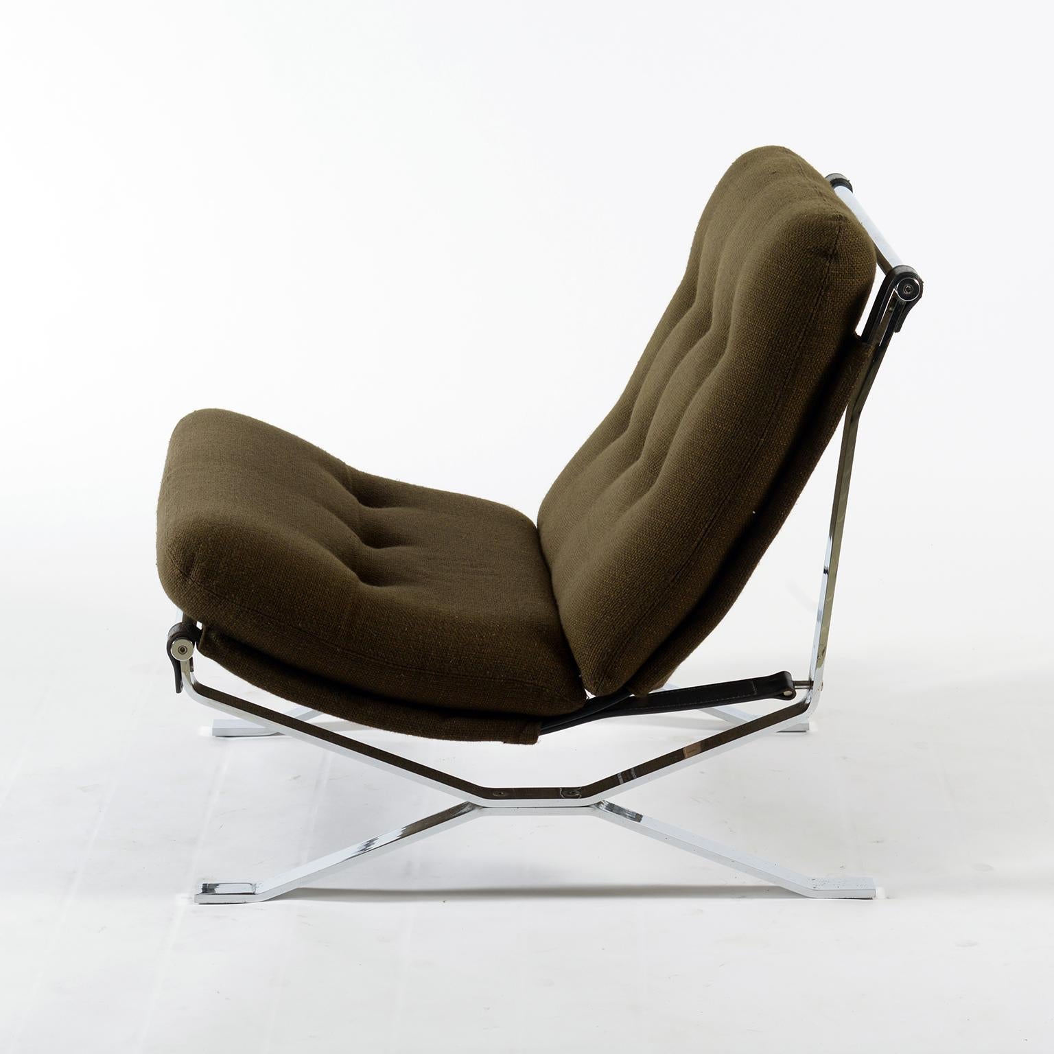 One armchair with cross-shaped chromed metal structure, cushions covered with original fabric are suspended by leather straps. Signature of the MIM Roma Italy (Modern Italian Furniture) manufacture. Modern Italian Furniture, 1960.
Sitting really