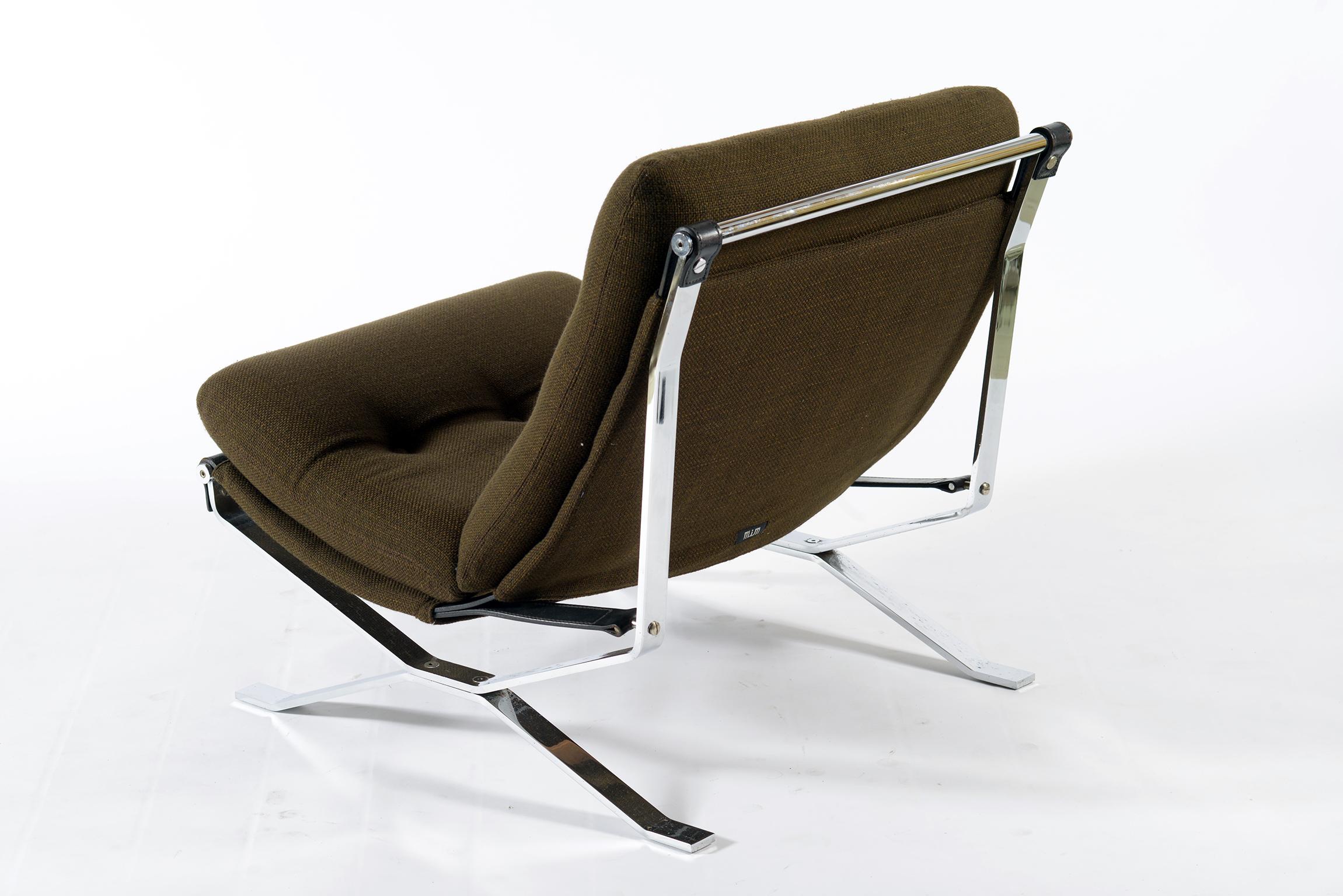 Three armchairs with cross-shaped chromed metal structure, cushions covered with original fabric are suspended by leather straps. Signature of the MIM Roma Italy (Modern Italian Furniture) manufacture. Modern Italian Furniture 1960.
Sitting really