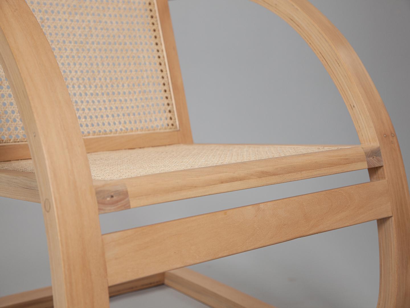 Fauteuil Mima. Fabriqué à la main à partir de bois massif ivoire récupéré. Édition limitée en vente 2