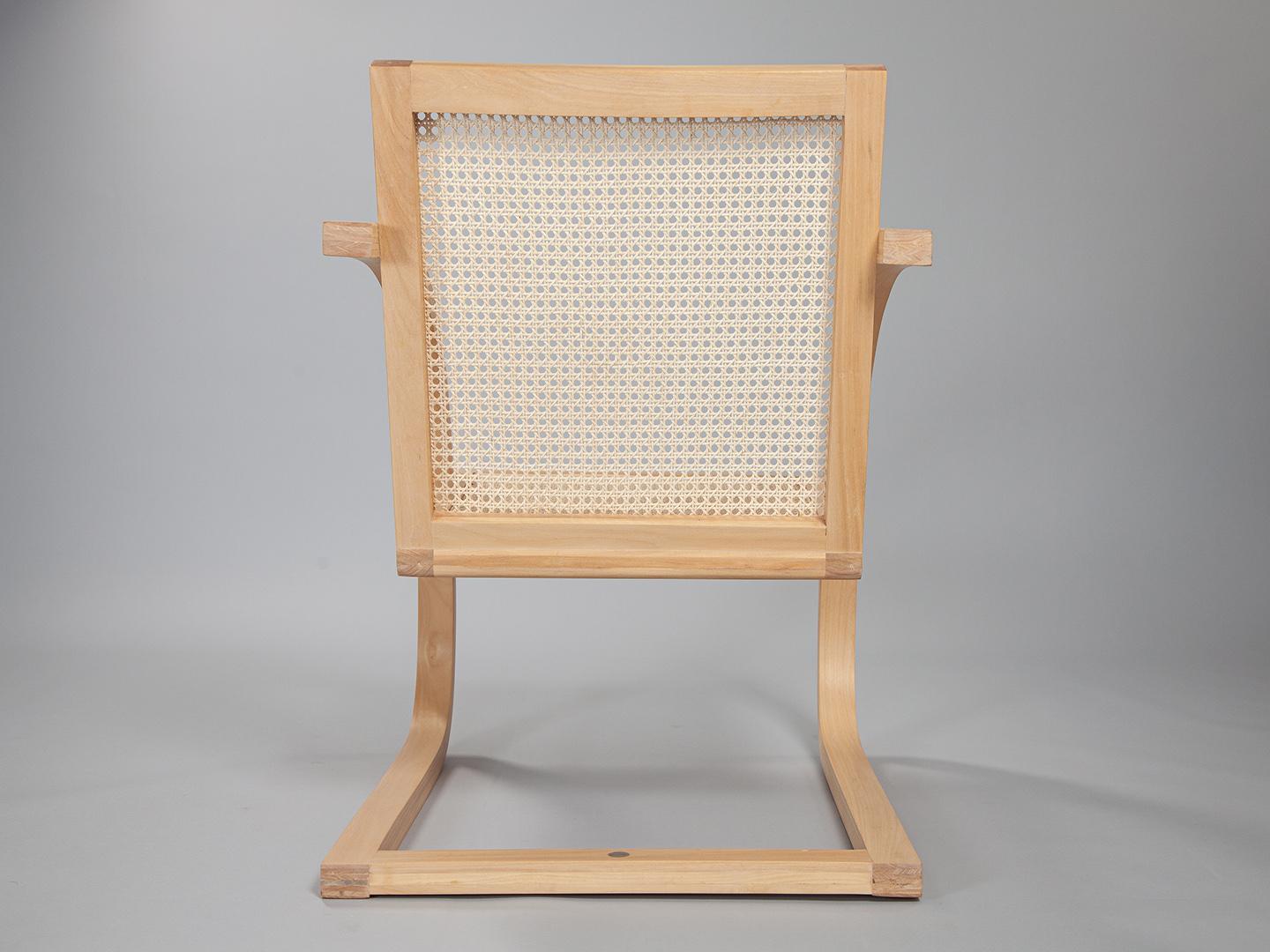 Fauteuil Mima. Fabriqué à la main à partir de bois massif ivoire récupéré. Édition limitée Neuf - En vente à São Paulo, SP