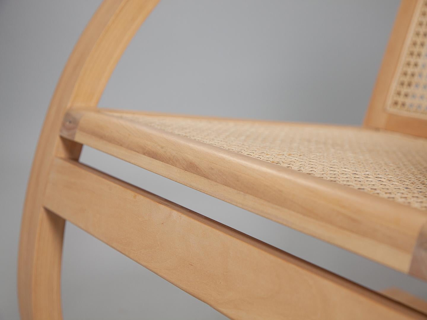 Bois de feuillus Fauteuil Mima. Fabriqué à la main à partir de bois massif ivoire récupéré. Édition limitée en vente