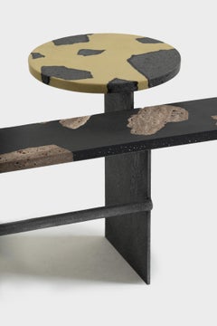 Table basse Mimante 01 en travertin et pierre de lave par Andrea Steidl