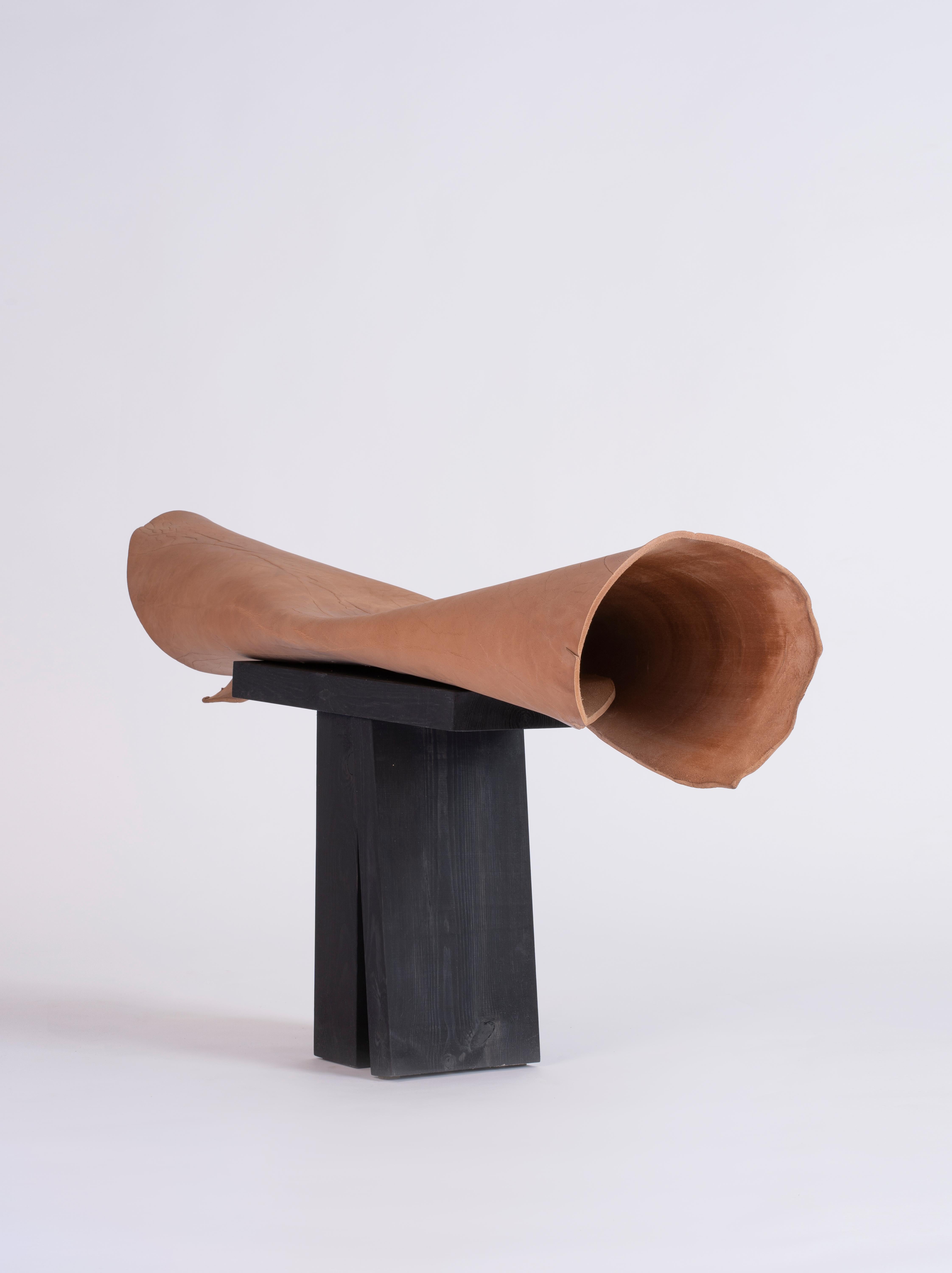 Mimesis nº 1 de Jordi Ribaudí, Mueble escultórico de cuero de búfalo en venta 4