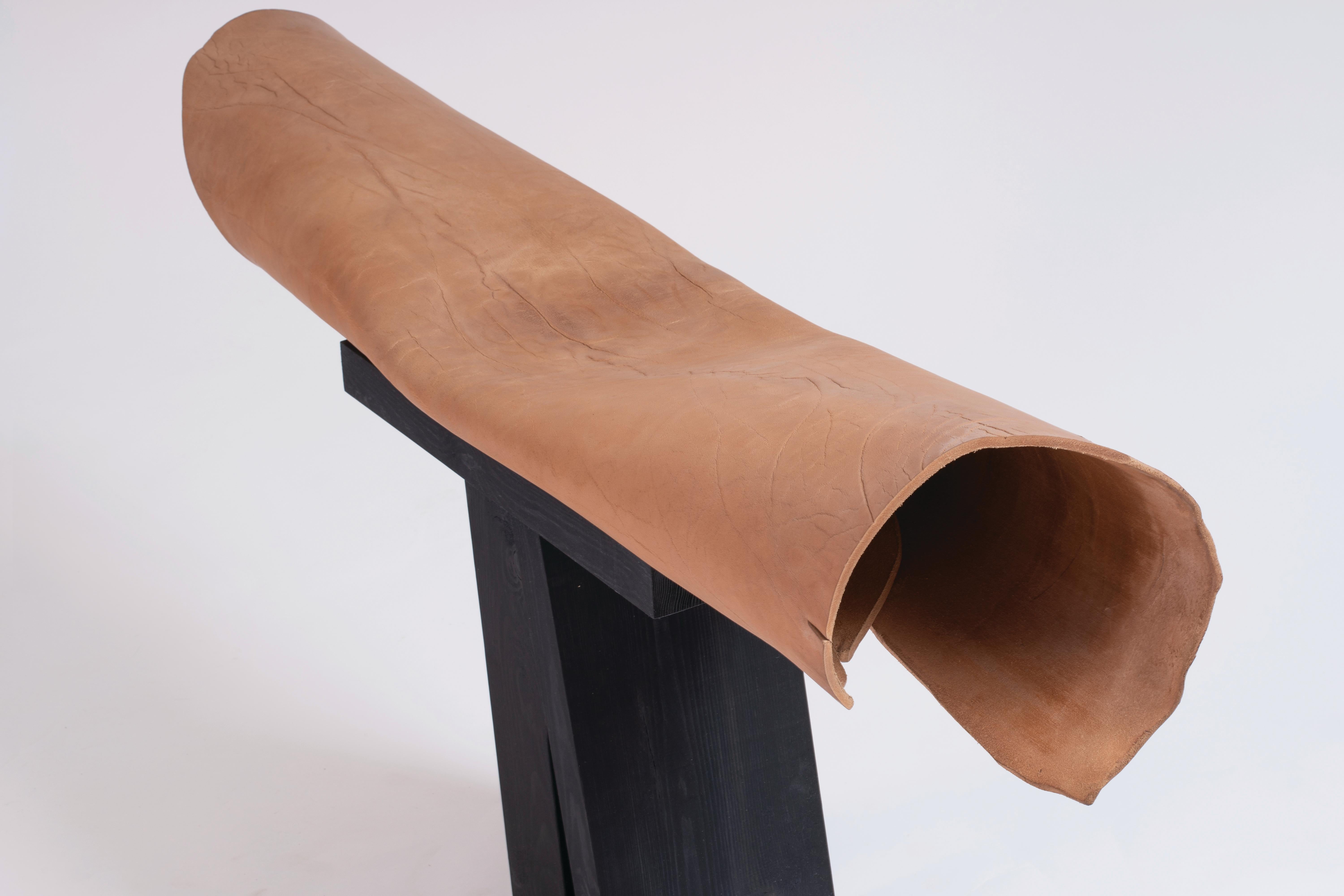 Mimesis nº 1 de Jordi Ribaudí, Mueble escultórico de cuero de búfalo en venta 2