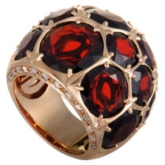 MIMÍ 18 Karat Rose Gold Diamond and Garnet Cluster Bombe Ring