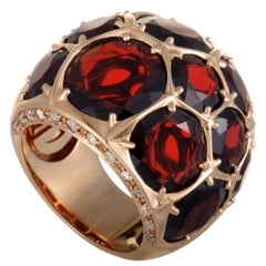 MIMÍ 18 Karat Rose Gold Diamond and Garnet Cluster Bombe Ring