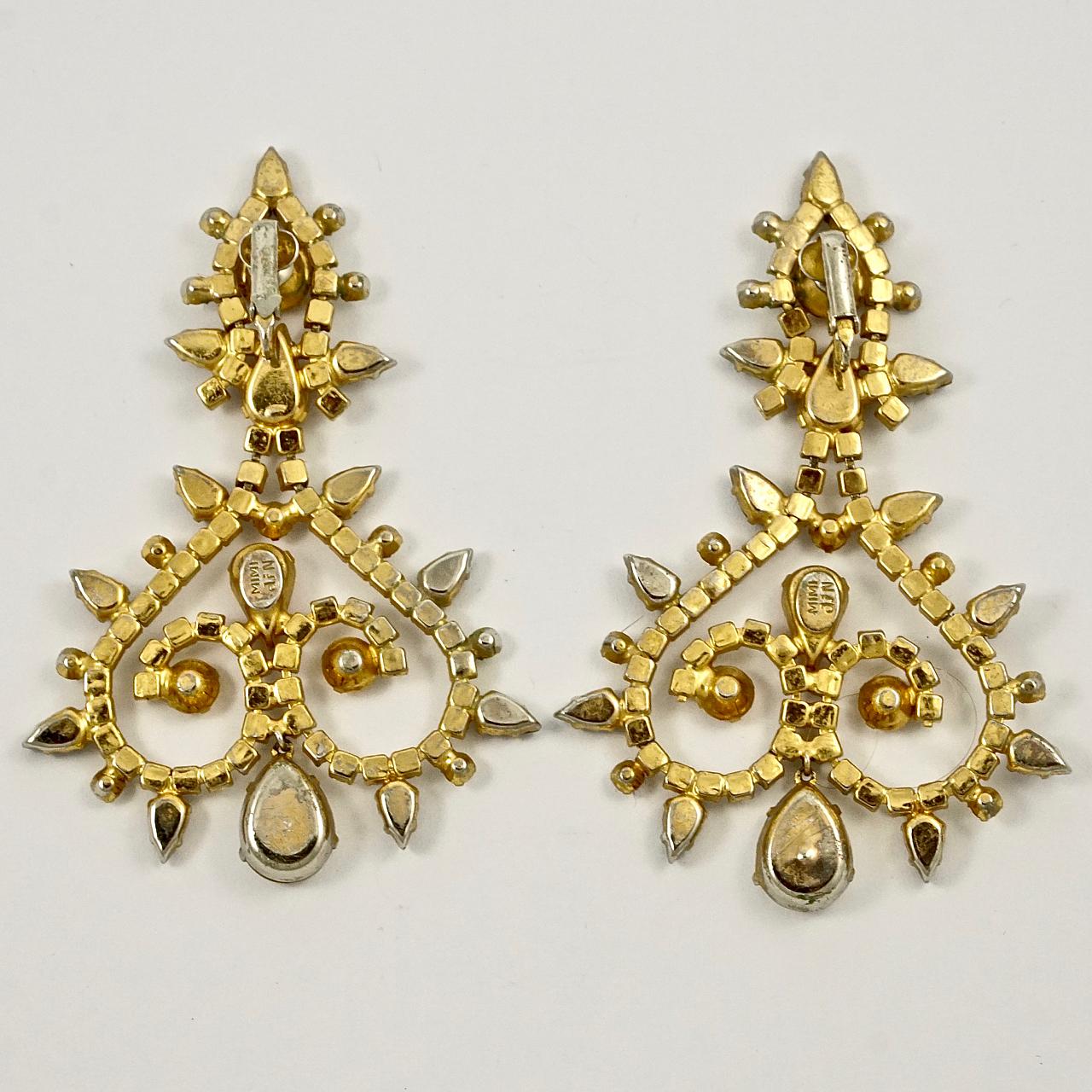 Mimi di N Gold Plated Rhinestone Chandelier Cocktail Clip On Earrings 1960s In Good Condition For Sale In London, GB