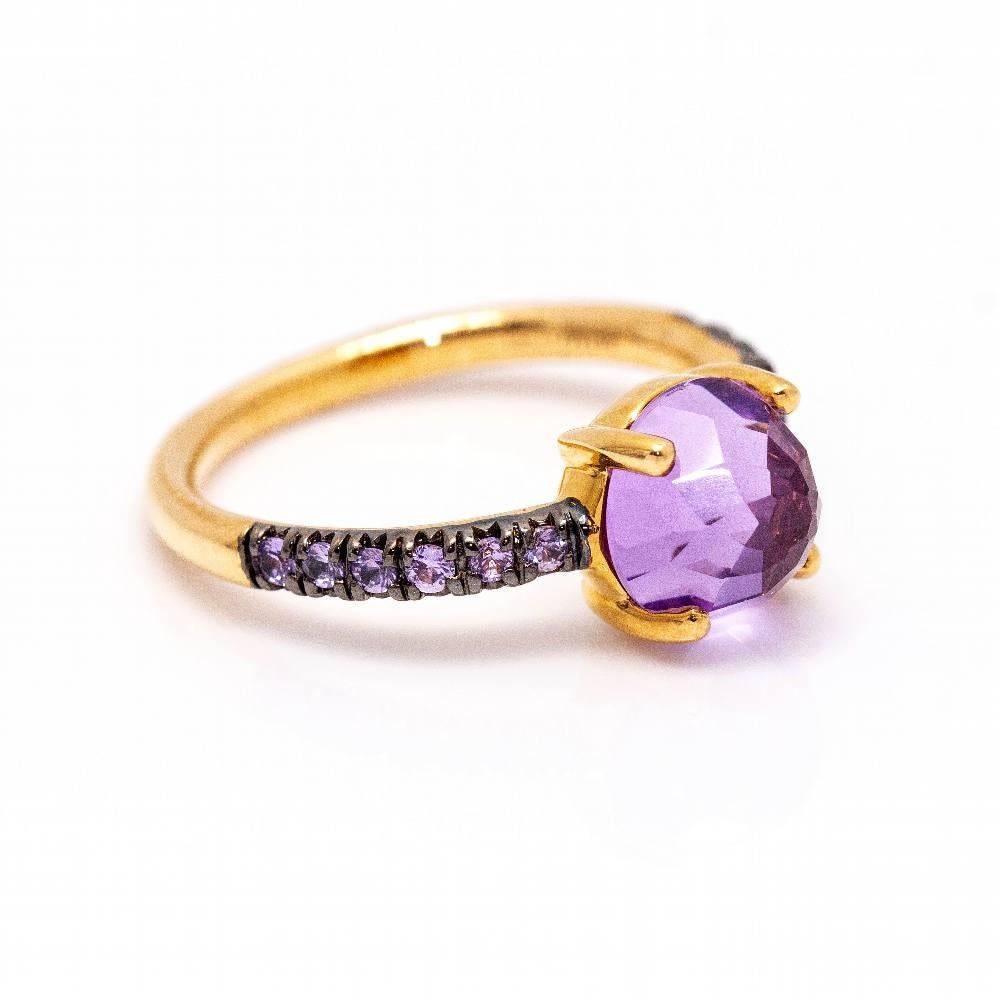 Anello della collezione MIMI in oro rosa con diamanti per donna  12x Zaffiri viola e 1x Ametista sfaccettata cabochon  Taglia 13 (6,5 US)  Oro rosa 18kt e oro rosa rodiato in nero  4,13 grammi  Articolo nuovo di zecca  Rif. D363773UZ