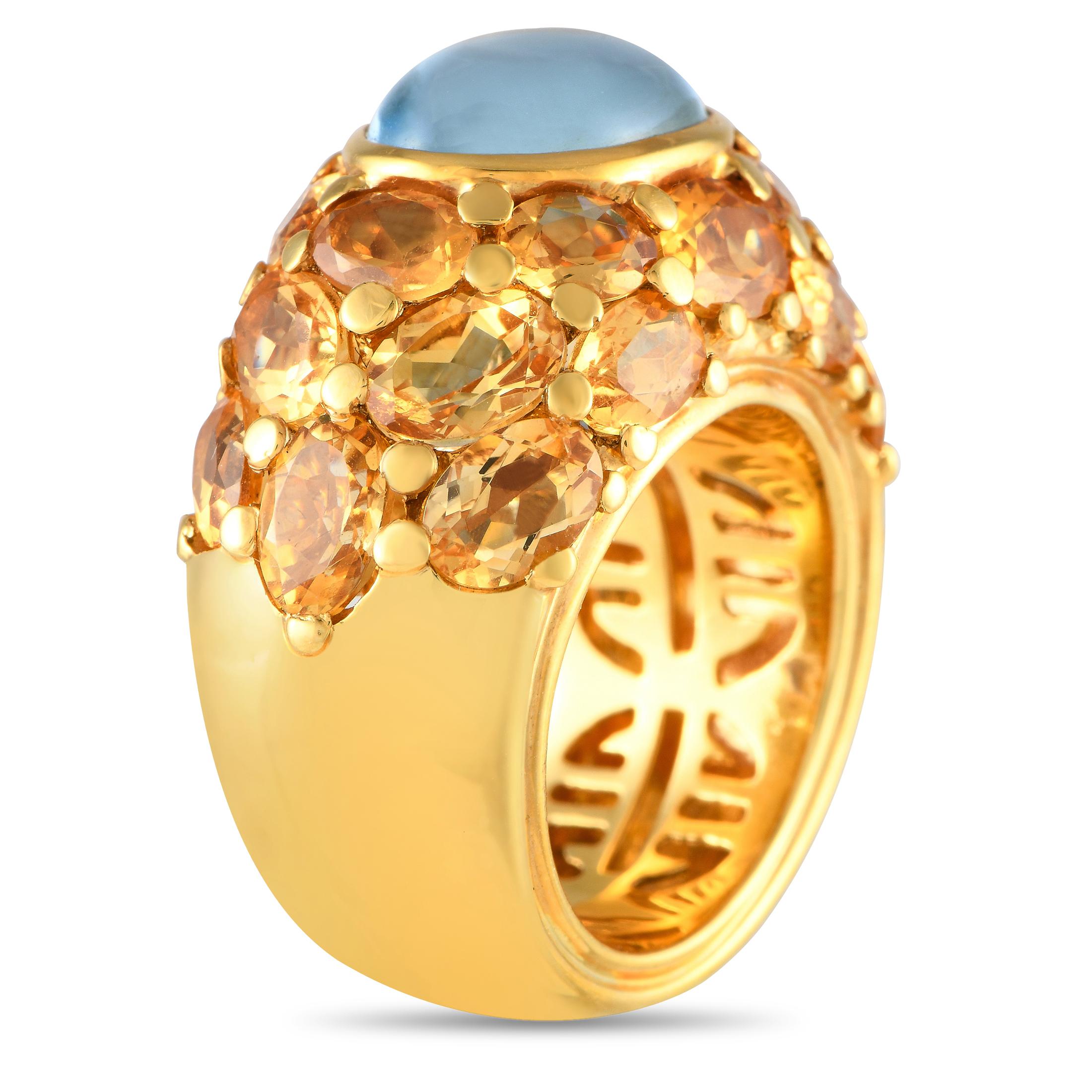 Uno splendido gioiello in pietra preziosa. Questo anello MIMI Milano, caratterizzato da una raffinata artigianalità italiana, colpisce per il suo letto di gemme citrine completate da un topazio ovale. La fascia in oro giallo misura 19 mm di