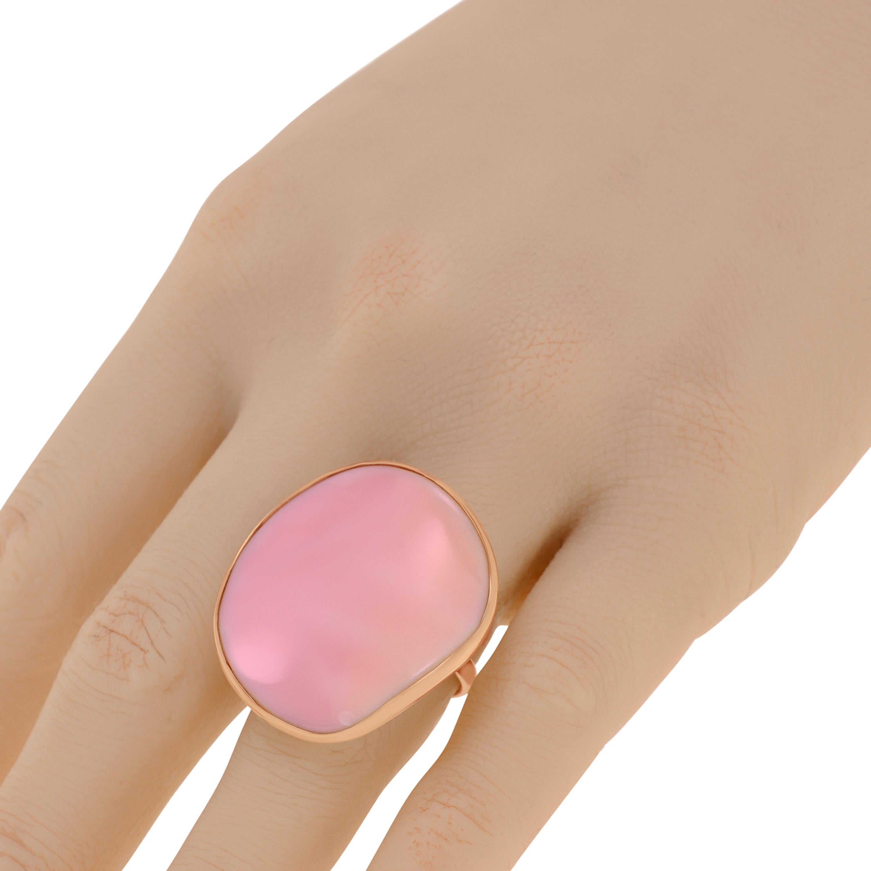 This stylish Mimi Milano 18K rose gold statement ring features pink Mother of pearl set in 18K rose gold. The ring size is 7.25 (55.1). The decoration size is 30.8mm. The weight is 8.7g.
