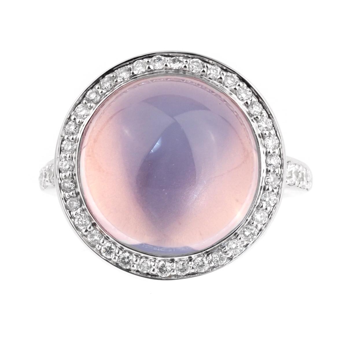 A fabulous Mimi Milano ring featuring a 10.77ct Lavender Moonstone adorned by .45ct of round brilliant cut diamonds. Size 6 1/4 (Resizeable)

Opulent Jewelers Sku: 999