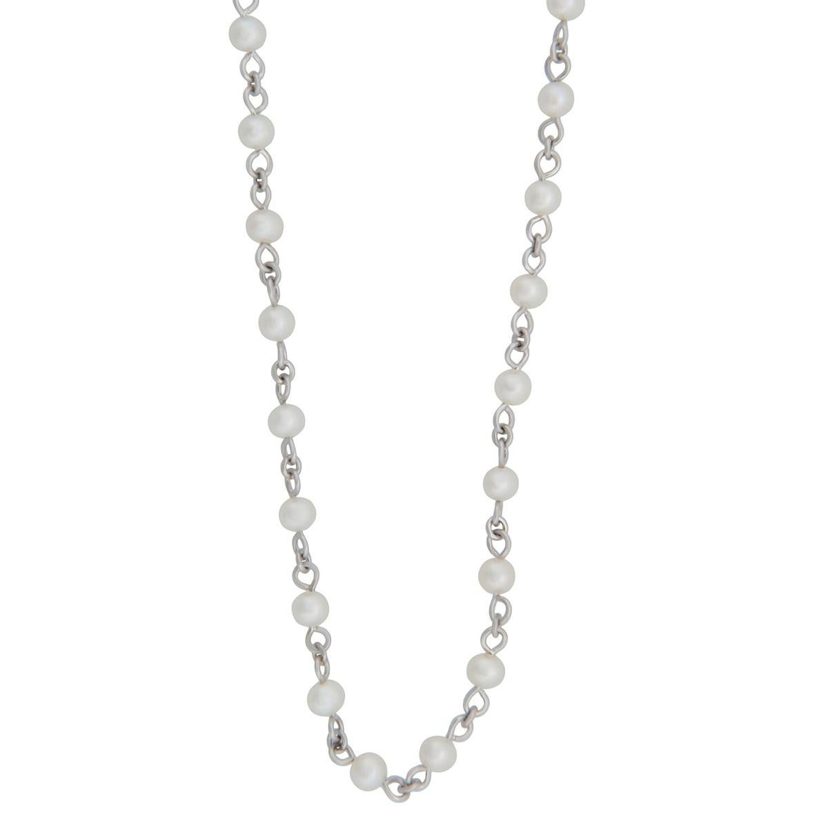 A fabulous necklace by Mimi Milano featuring 3.5mm cultured freshwater pearls set in 18k white gold. The necklace measures 16