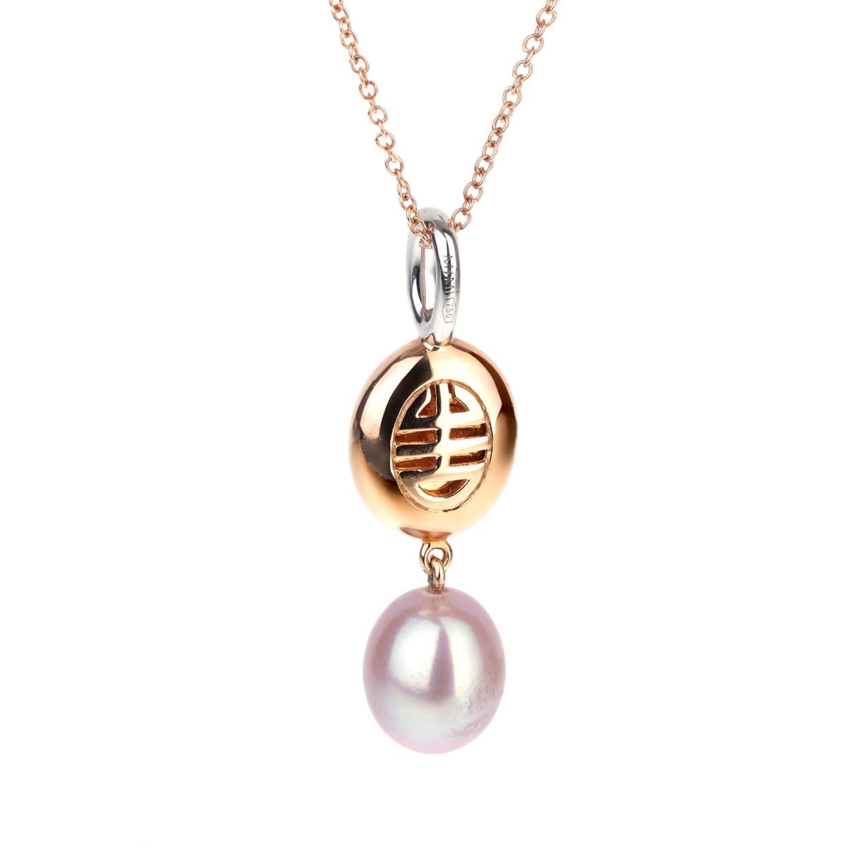 A fabulous drop necklace by Mimi Milano featuring a 3.90 ct peridot followed by a 7.5x8mm violet cultured pearl adorned by round brilliant cut diamonds in 18k white and rose gold.