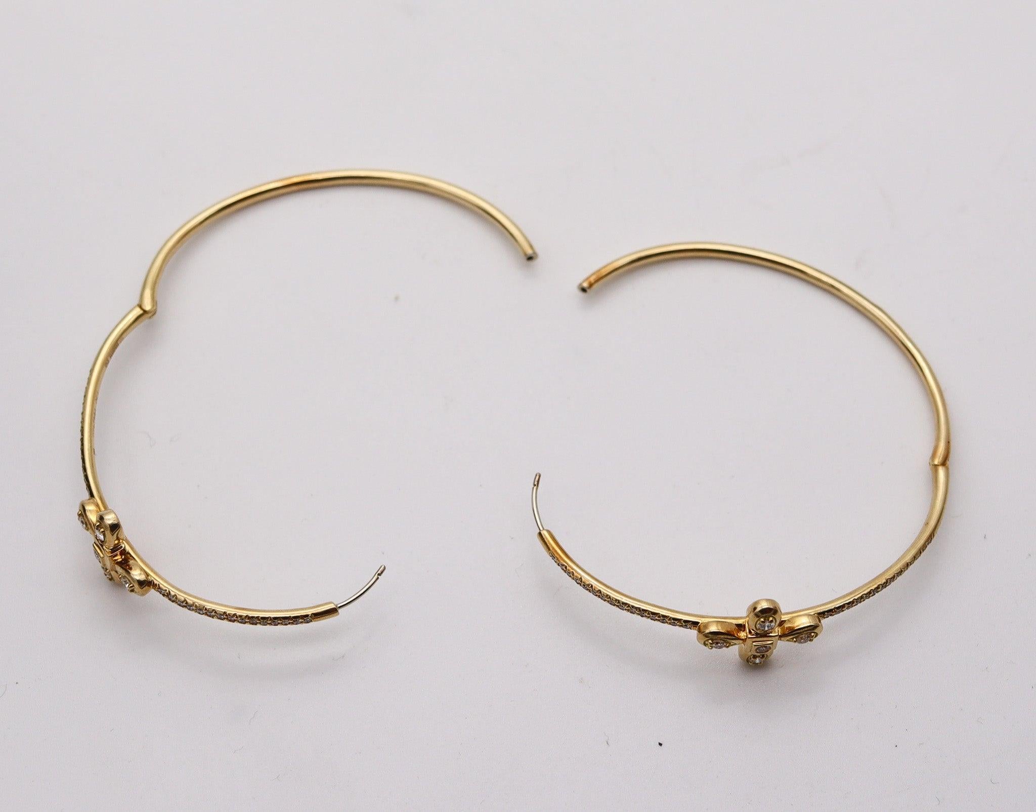 MiMi SO Contemporary Hoops Ohrringe in 18Kt Gelbgold mit VS Diamanten im Zustand „Hervorragend“ im Angebot in Miami, FL