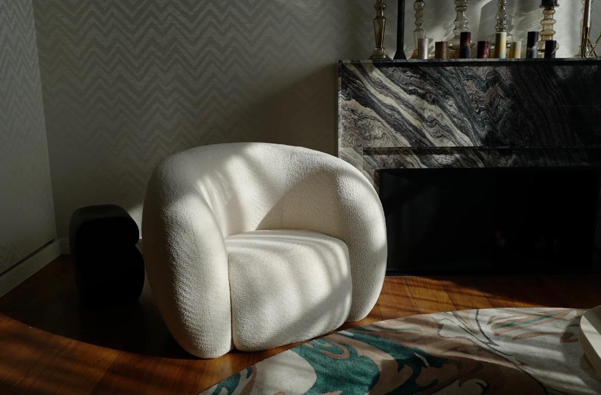 Silla circular de diseño mimimalista con estructura de fibra de vidrio y tela, de kar en venta 4