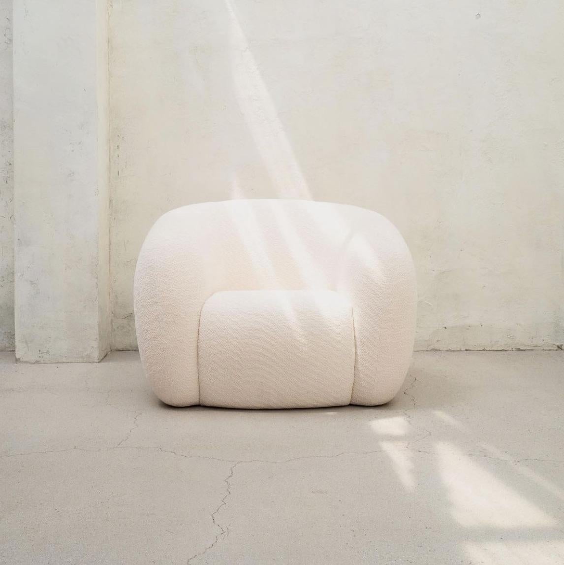 Silla circular de diseño mimimalista con estructura de fibra de vidrio y tela, de kar en venta 6