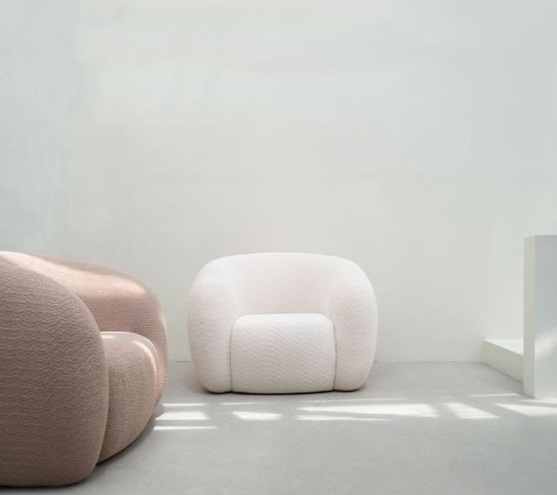 Silla circular de diseño mimimalista con estructura de fibra de vidrio y tela, de kar en venta 7