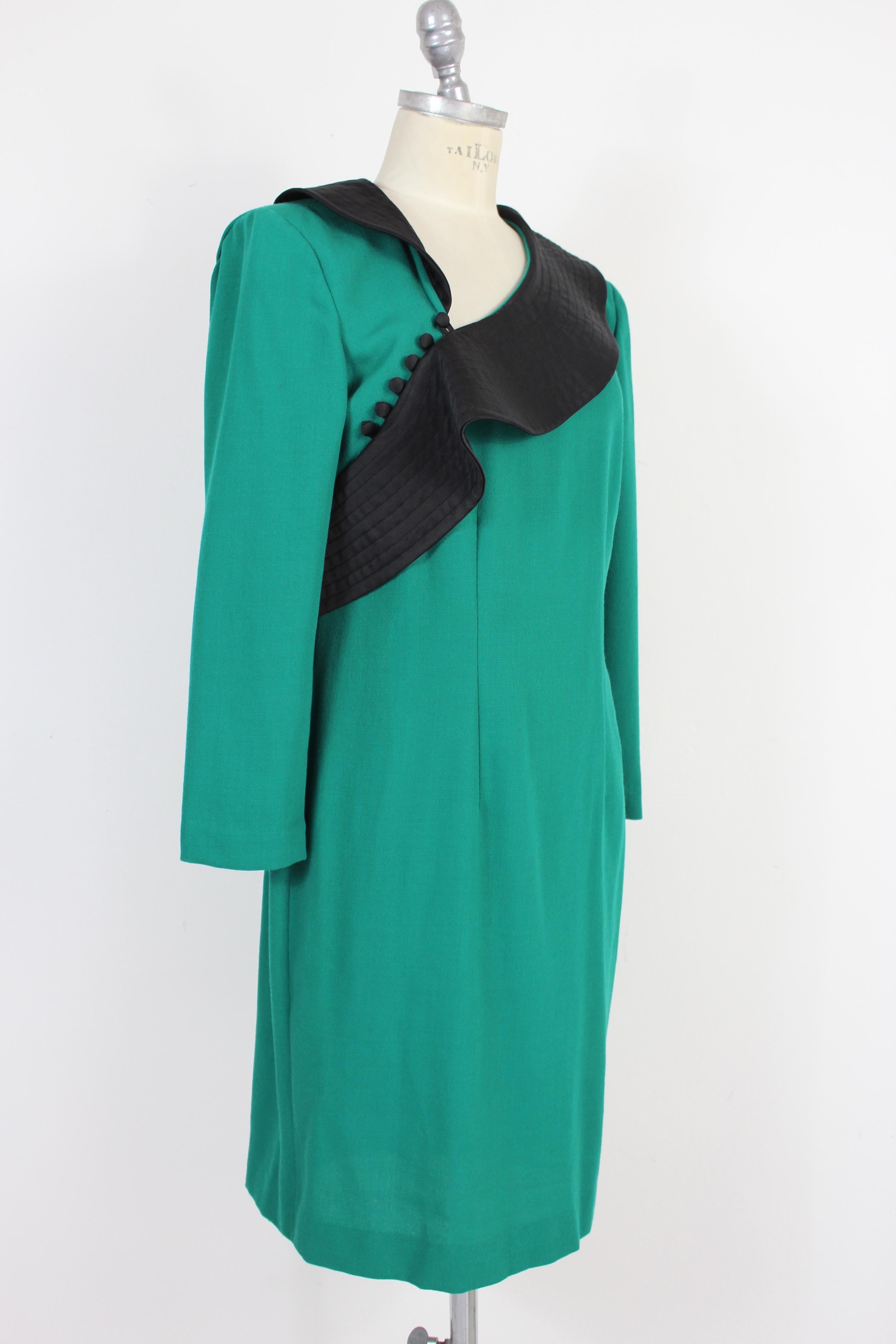 Mimmina vintage 80s woman dress. Sheath dress, green color with large black collar. 100% virgin wool fabric. Internal shoulder straps and side zip closure. Made in Italy.

Condition: Mint

This item is preloved and has been used a few times, but