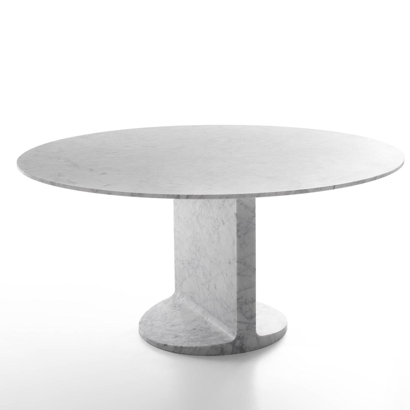 Dining table, round, in white Carrara marble, matt polished finish.