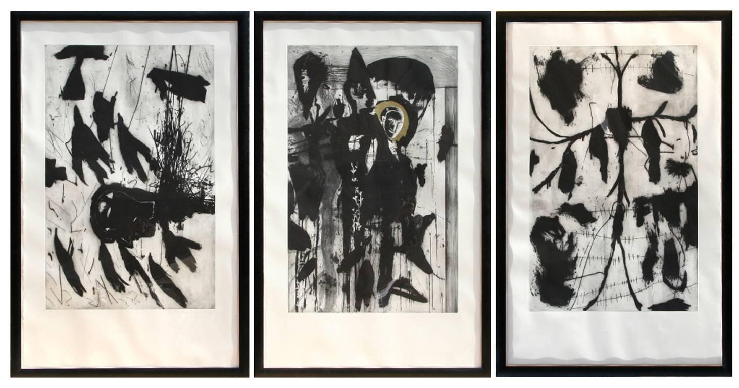 Eine Reihe von drei monumentalen Radierungen des italienischen zeitgenössischen Künstlers Mimmo Paladino.  Jedes schön in schwarz gerahmt. 

Künstler: Mimmo Paladino 
Titel:	Sirene, Vespero und Poeta Occidentale
Jahr: 1995
Medium: Folge von drei