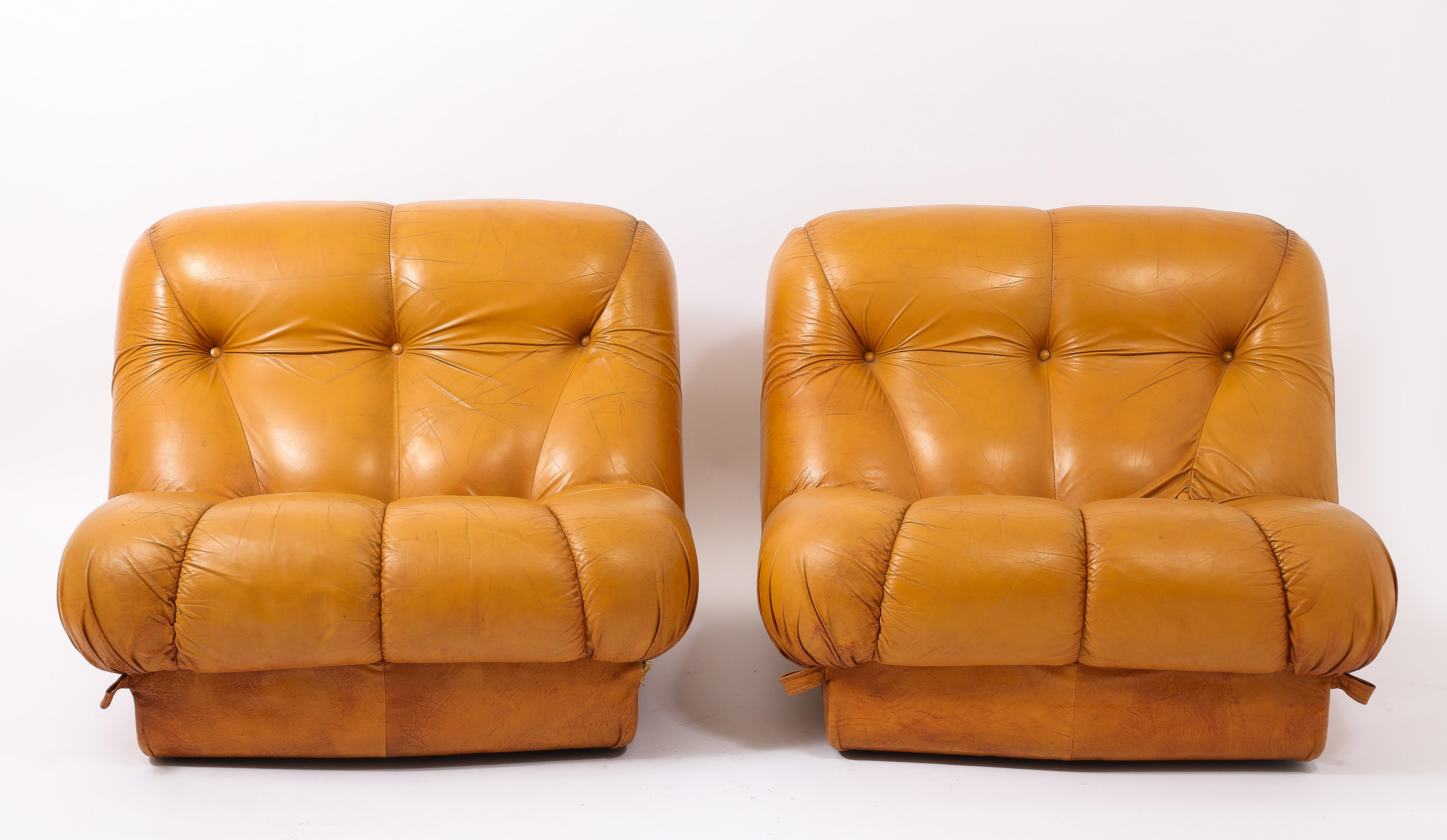 Mid-Century moderno Sedie a pantofola in pelle italiana Mimo, Italia, anni '70 in vendita