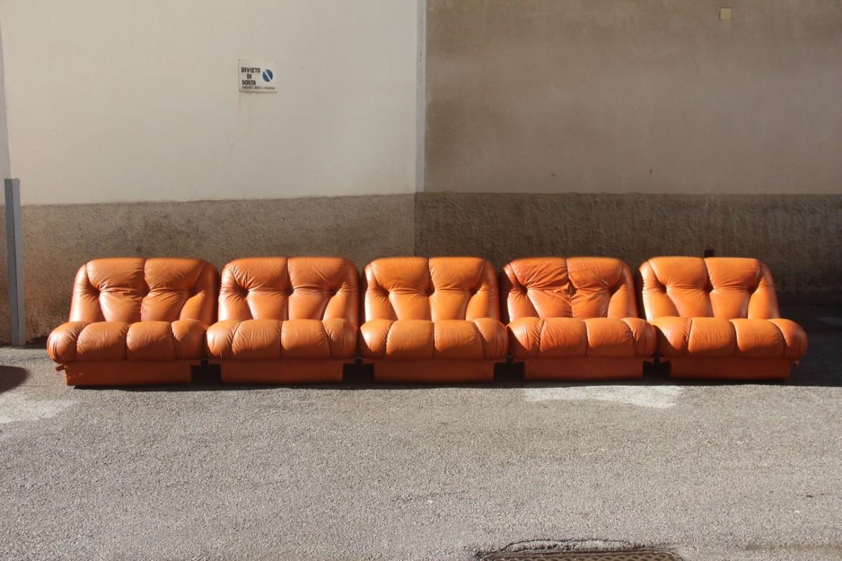 Mimo Modular sofa Rino Maturi 1970 Cognac leather Italian design Nuvolone Sofa.
A sofa made up of 5 armchairs that join together with the years in steel, the state is original no tear and no sign very invasive, extraordinary beauty and elegance,