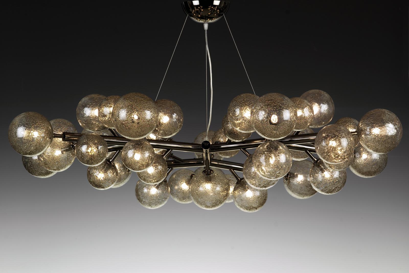 This luxurious chandelier is reminiscent of a delicate snowflake. Its nickel structure with a shiny finish is divided into tree sections stretching in different directions to illuminate a large space. Each section features 42 G9 LED 2,5W light