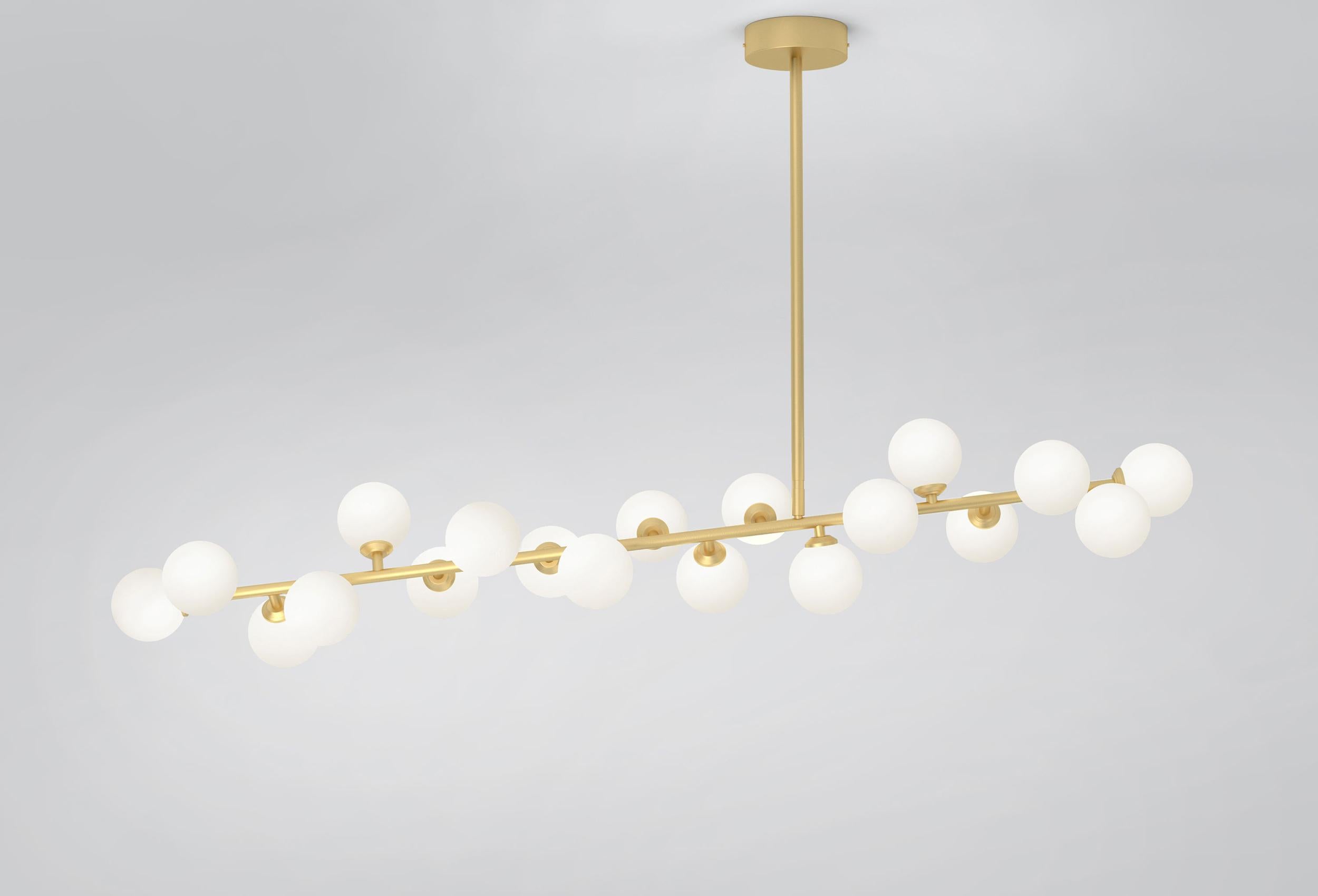 Lampada a sospensione Mimosa di Atelier A Light
Dimensioni: D 16 x L 126,4 x H 50 cm.
Materiali: Ottone, vetro.

Disponibile nelle versioni nera, bianca o in ottone.
Disponibile in 35, 50, 85 o 150 cm di altezza.

Tutte le nostre lampade possono
