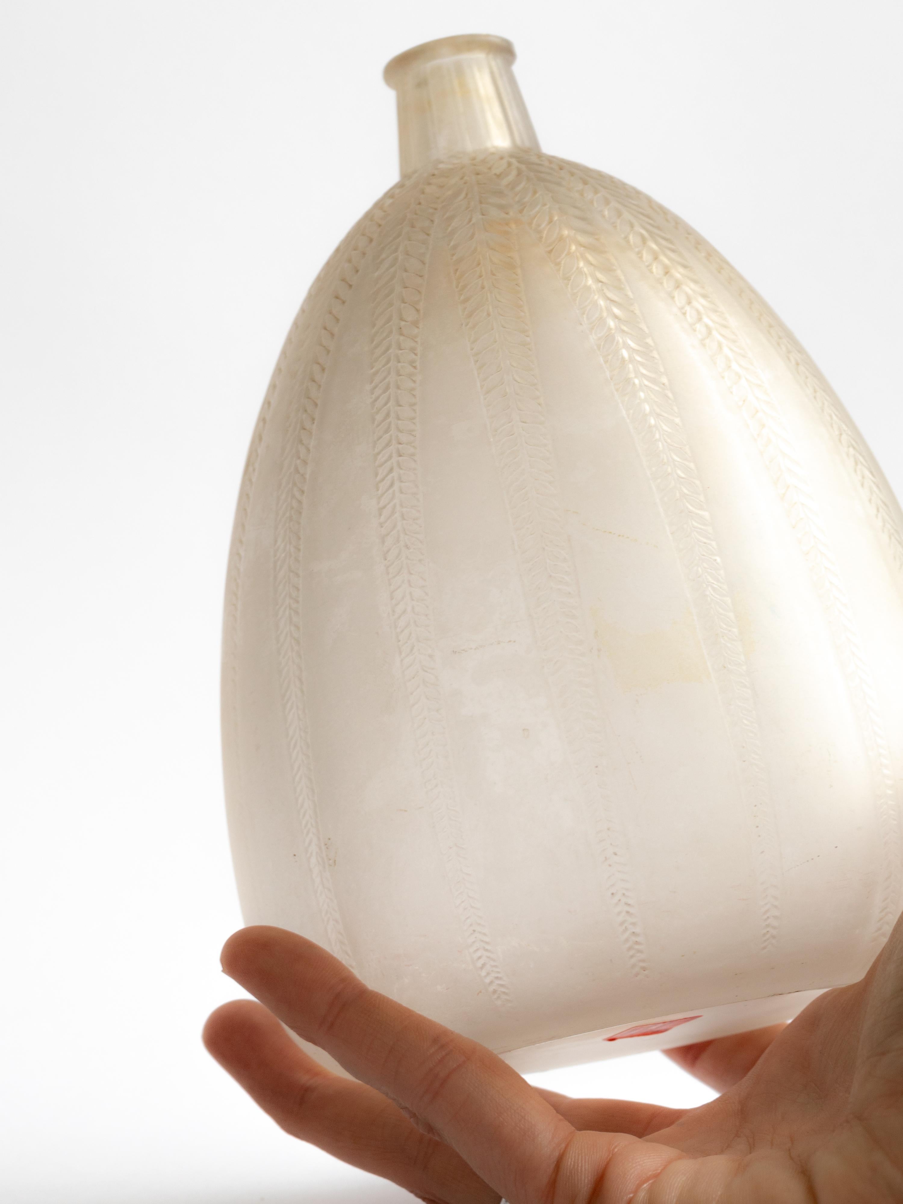 Jarrón de cristal Mimosa de René Lalique, 1921 en venta 1