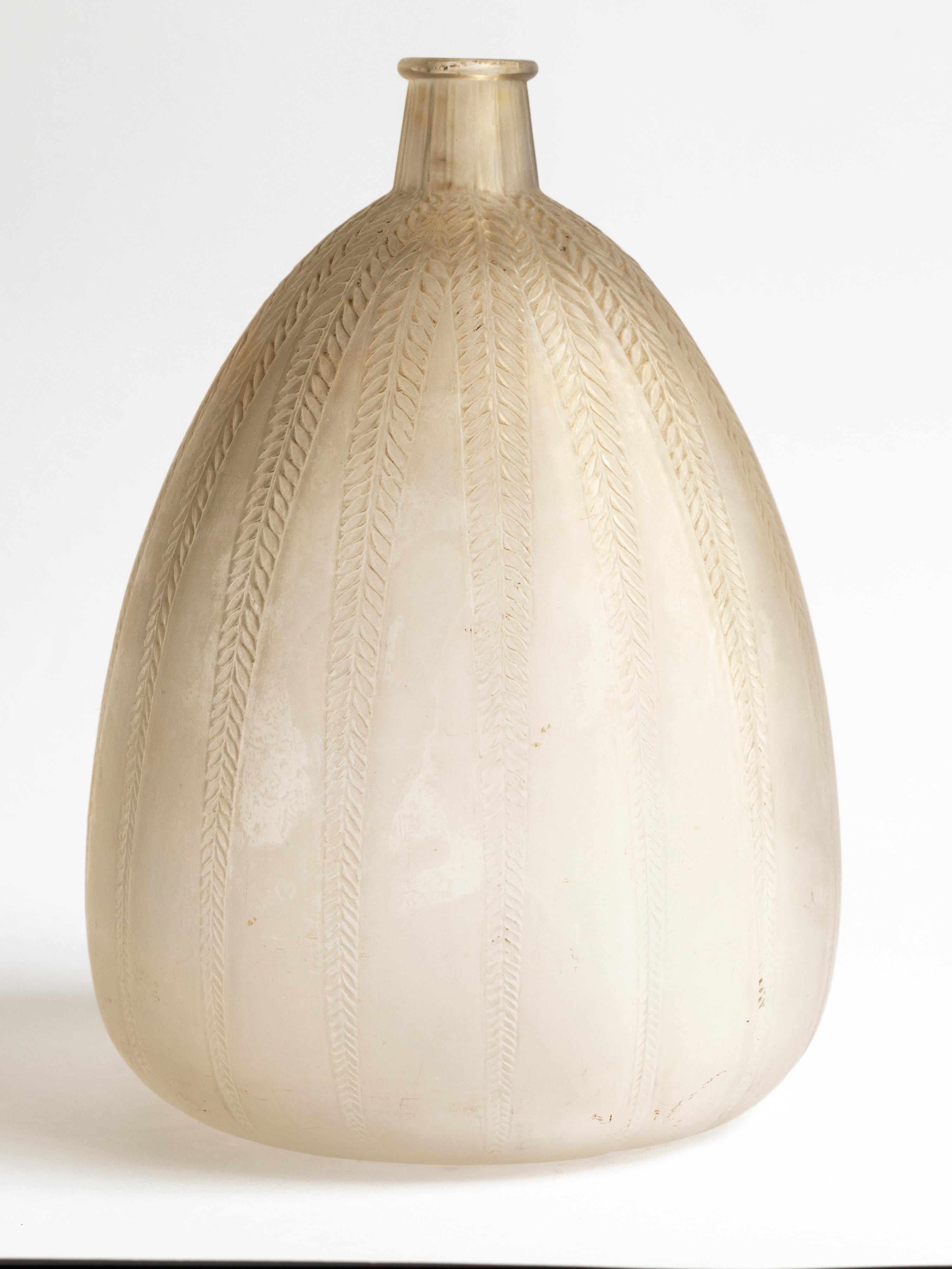 Mimosa-Vase von Rene Lalique aus opalisierendem Glas, 1921 (Art déco) im Angebot