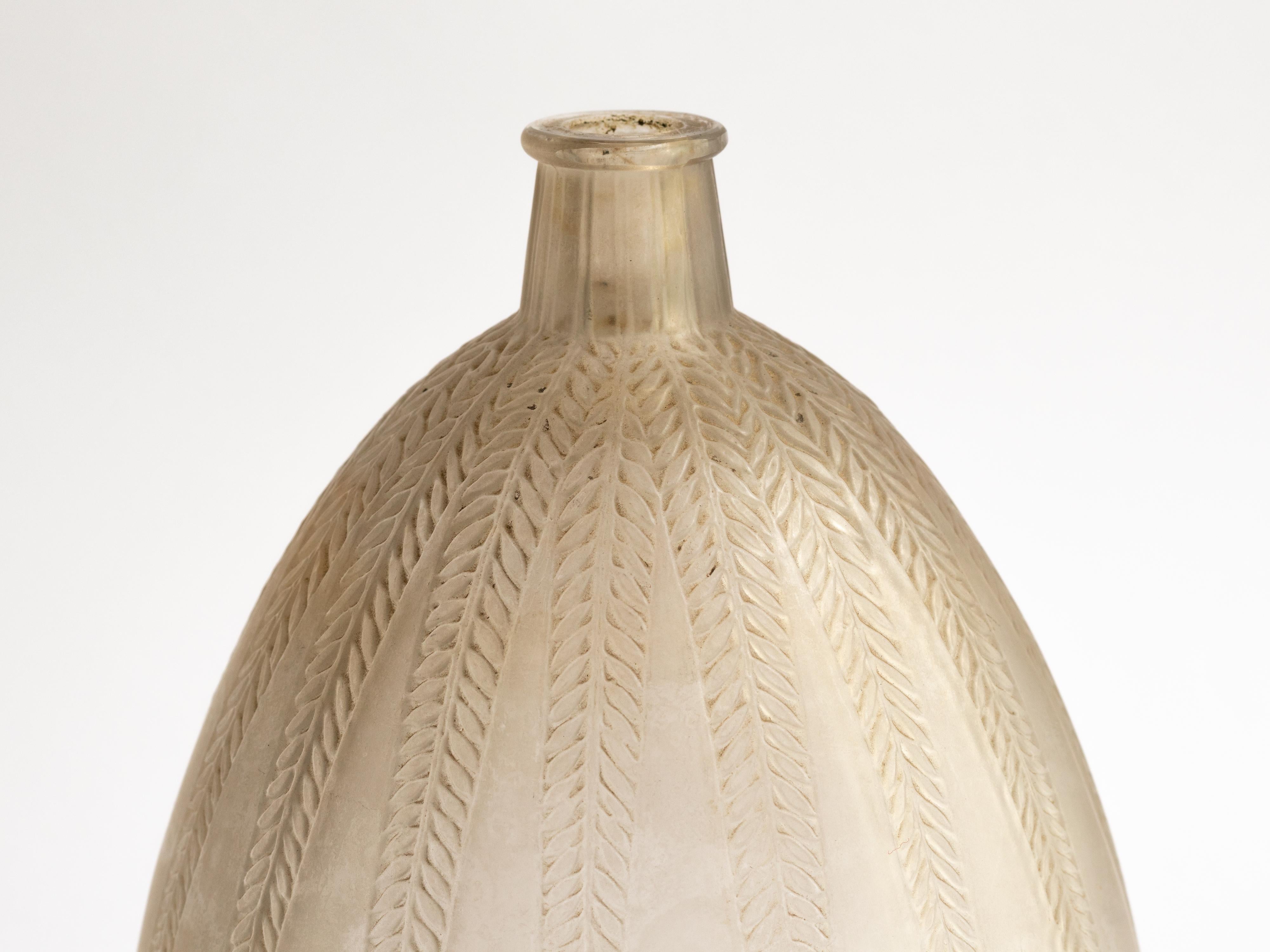 Mimosa-Vase von Rene Lalique aus opalisierendem Glas, 1921 im Zustand „Gut“ im Angebot in Lisbon, PT