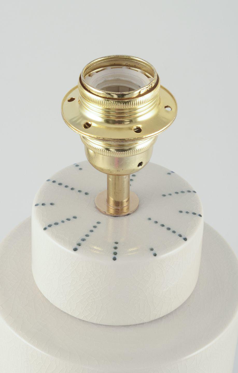 Suédois Mimou, grande lampe de table en grès. Décorée de points. A.I.C.. en vente