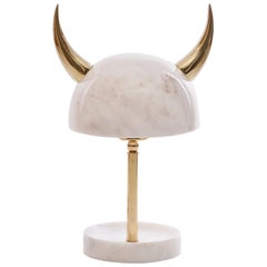 Min Lilla Viking Afyon-Marmor-Tischlampe mit Hornen aus poliertem Messing