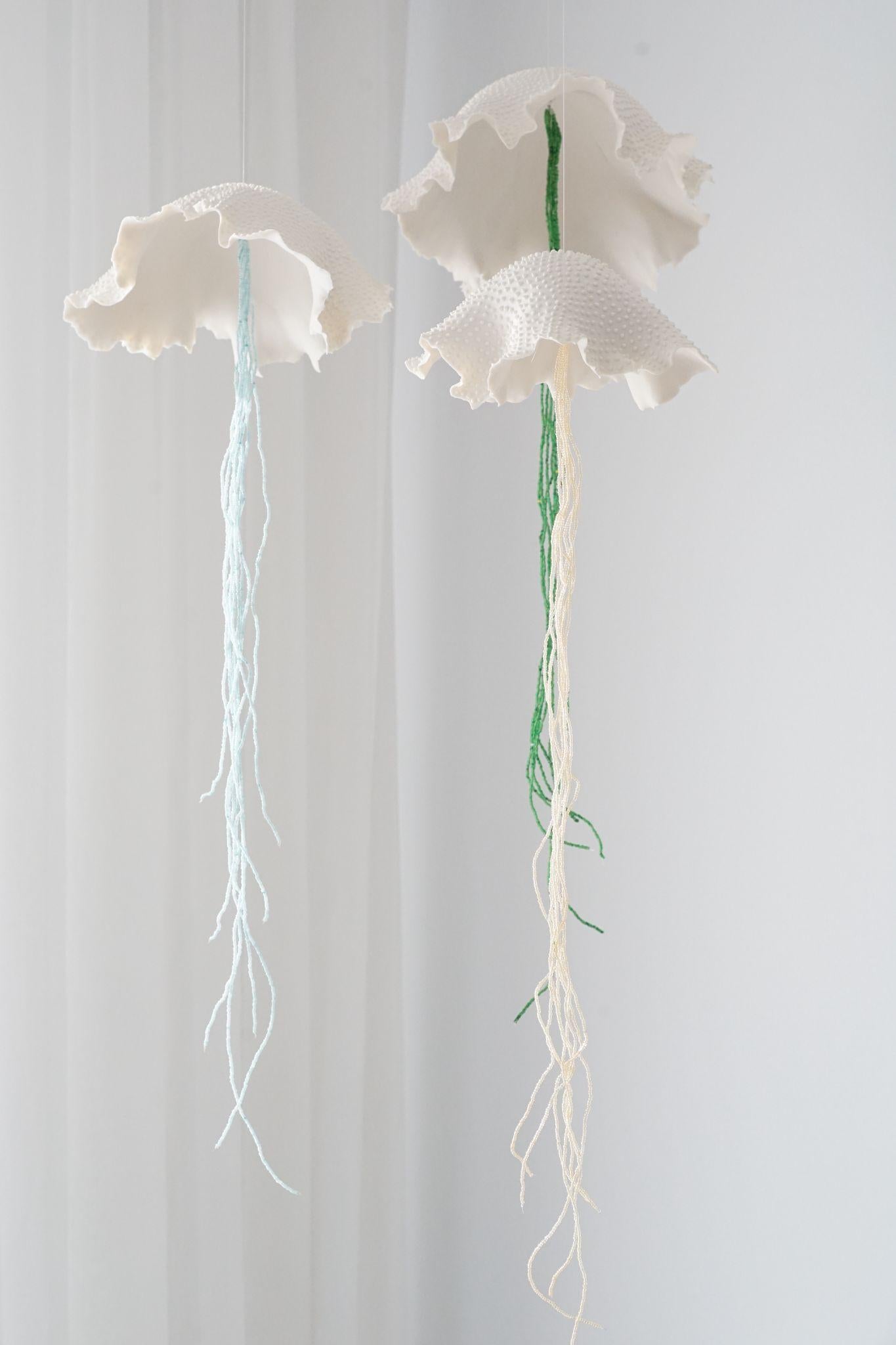 Mina Karwanchi Figurative Sculpture - Medium Crystal jellyfish - Porcelain