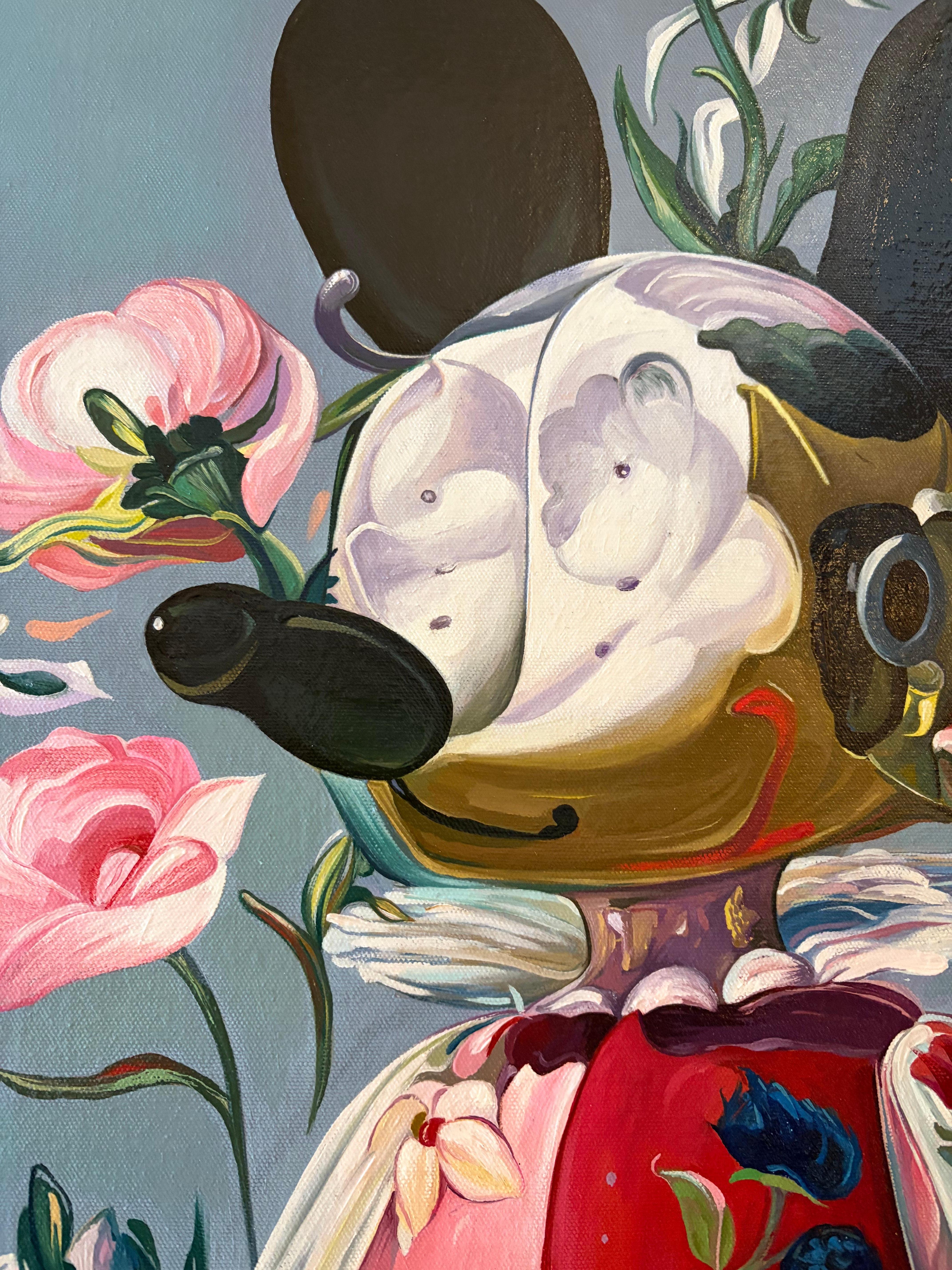Floral Mickey ist eine fesselnde Verschmelzung von Pop-Ikonografie und Halajs unverkennbarer barocker, floraler Ästhetik. Die Silhouette einer bekannten Zeichentrickfigur wird in eine verträumte, surreale Figur mit üppigen botanischen Motiven
