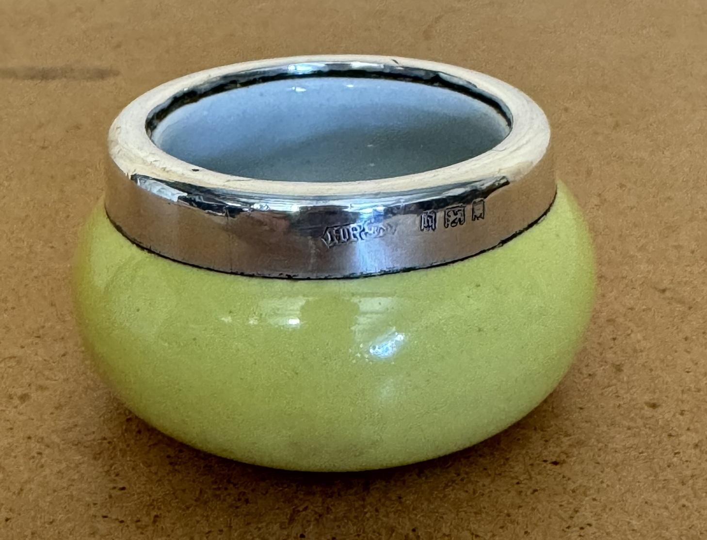 Inizio XX secolo MINATURA HENRY PERKINS & SONS ANTIQUE PORCELAIN TRINKET POT STERLING SiLVER TRIM in vendita