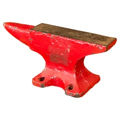 Miniatur-Briefbeschwerer mit rotem Amboss