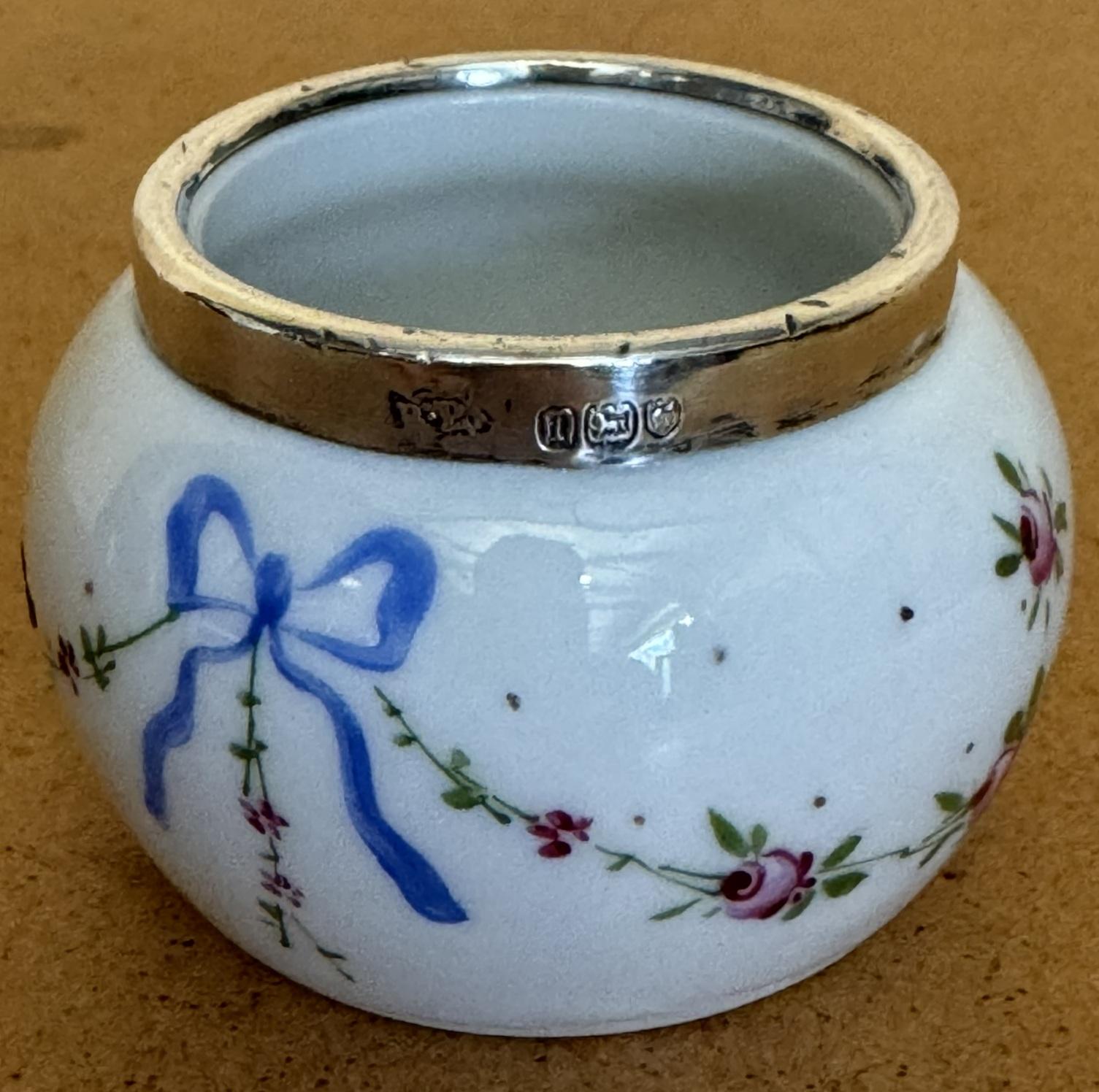 Argent sterling MINATURE ROBERT PRINGLE PRINKET ANTIQUE PORCELAIN TRINKET WiTH STERLING SILVER TRIM en vente