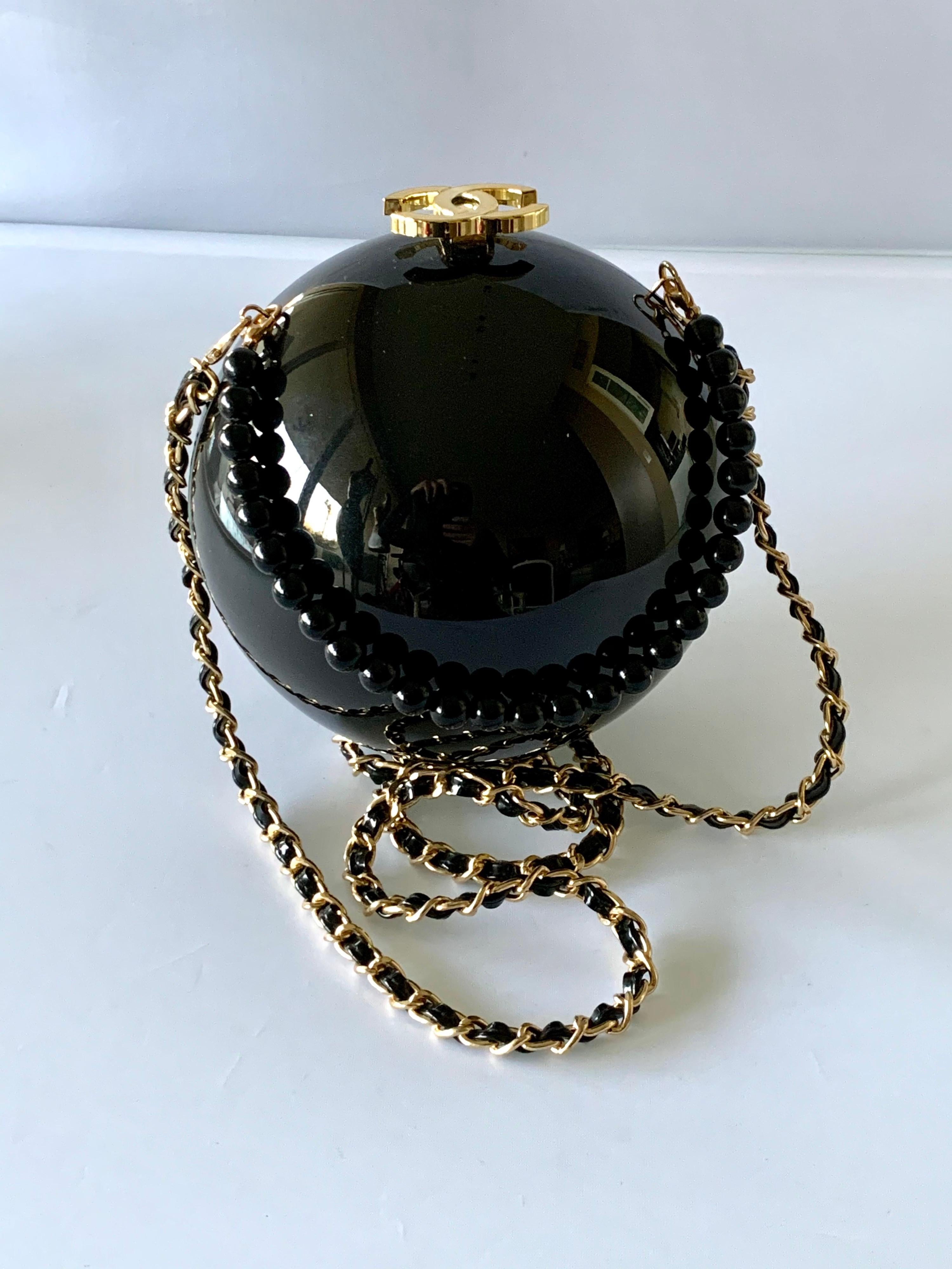 Minaudiere Chanel Black Round Double CC Logo Handbag In Excellent Condition In Palm Springs, CA