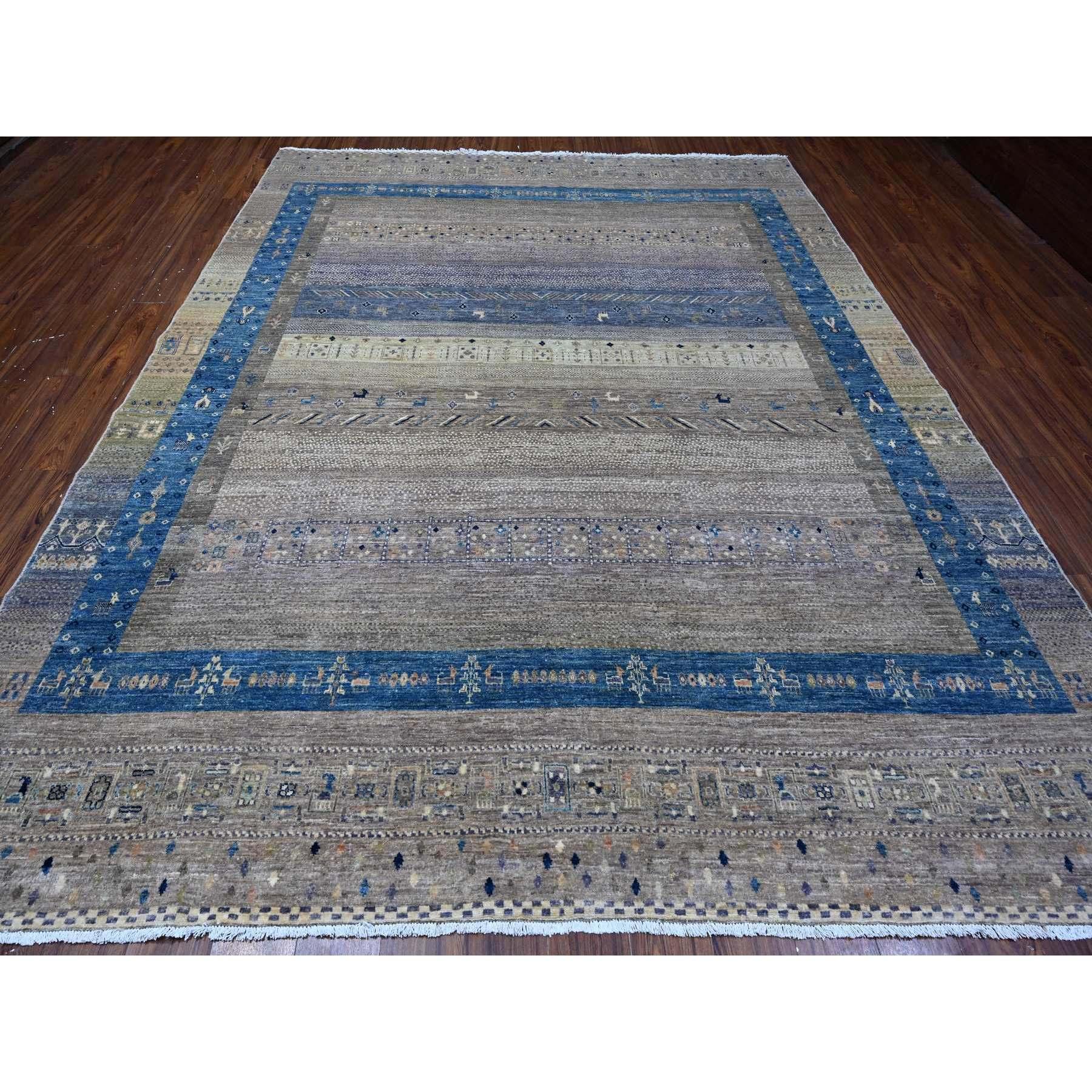 Ce fabuleux tapis noué à la main a été créé et conçu pour une résistance et une durabilité accrues. Ce tapis a été fabriqué à la main pendant des semaines selon la méthode traditionnelle qui est utilisée pour faire des
Taille exacte du tapis en
