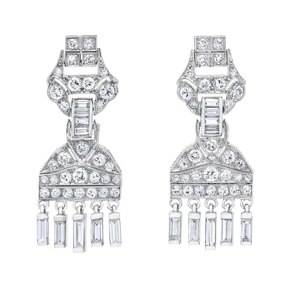 Pendientes colgantes de platino Art Déco con diamantes Mindi Mond de 3 quilates en venta