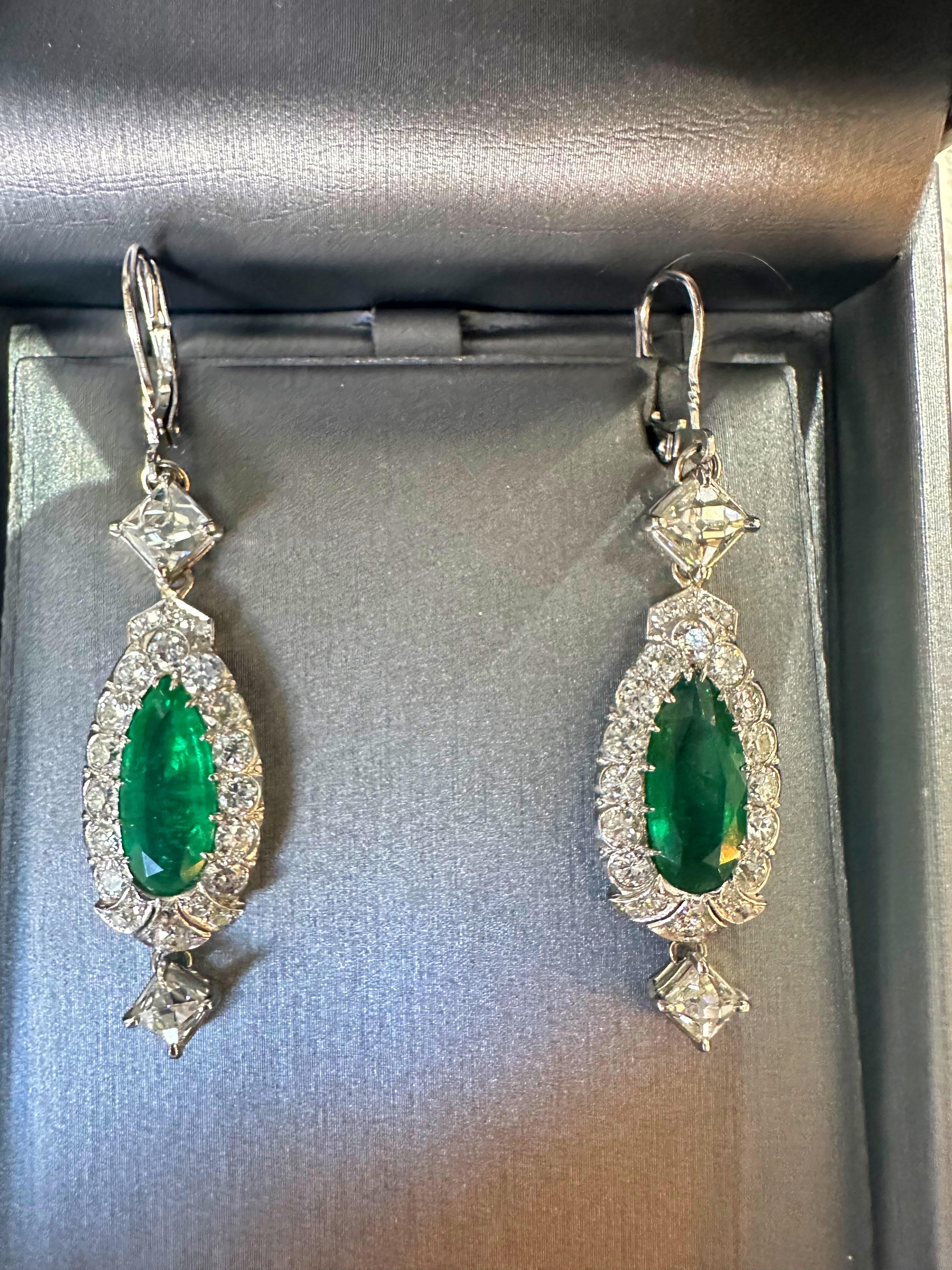 French Cut Mindi Mond Colombian Emerald and French Diamond Platinum Drop Earrings For Sale