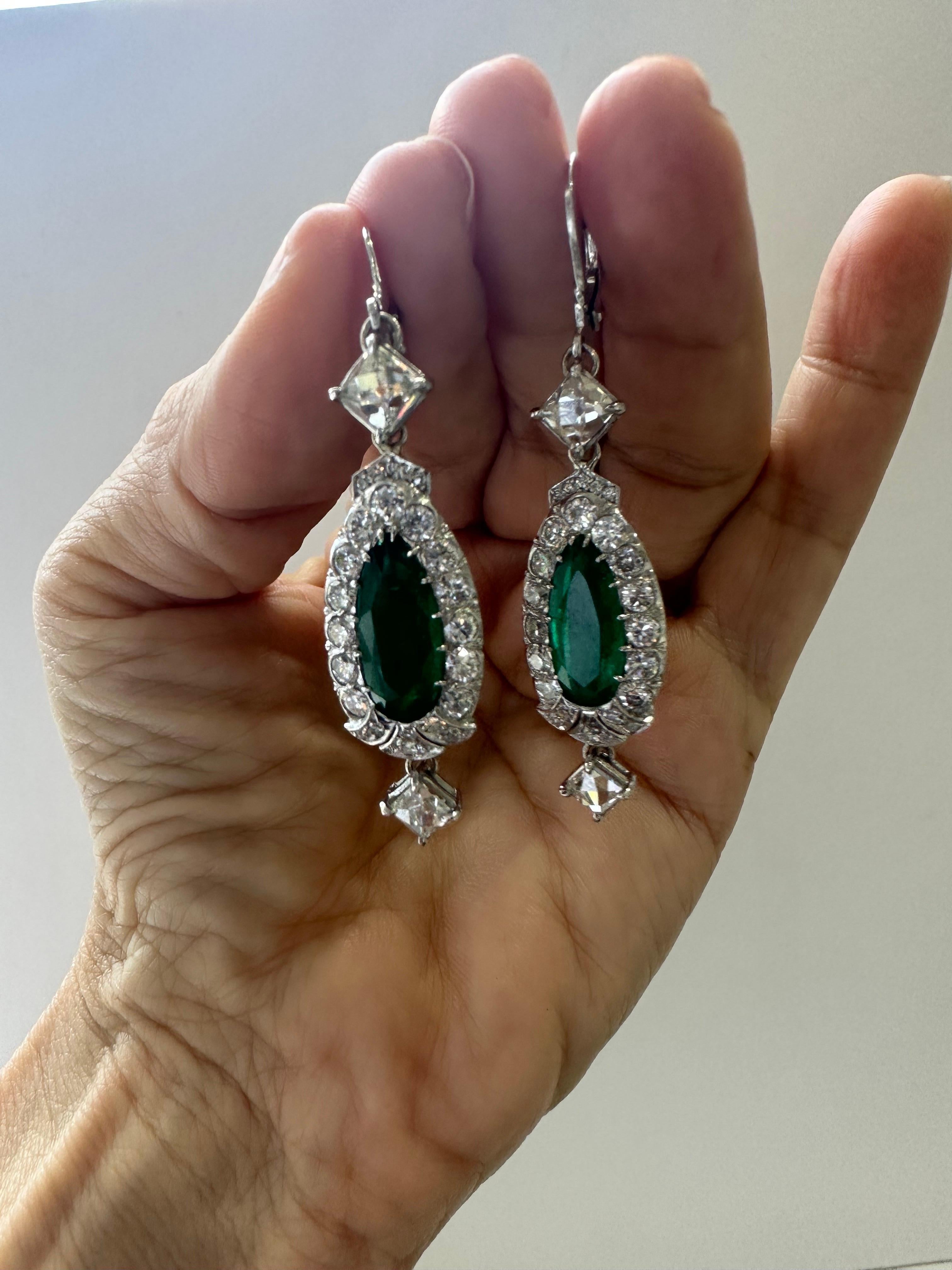 Mindi Mond Colombian Emerald and French Diamond Platinum Drop Earrings In Excellent Condition For Sale In New York, NY
