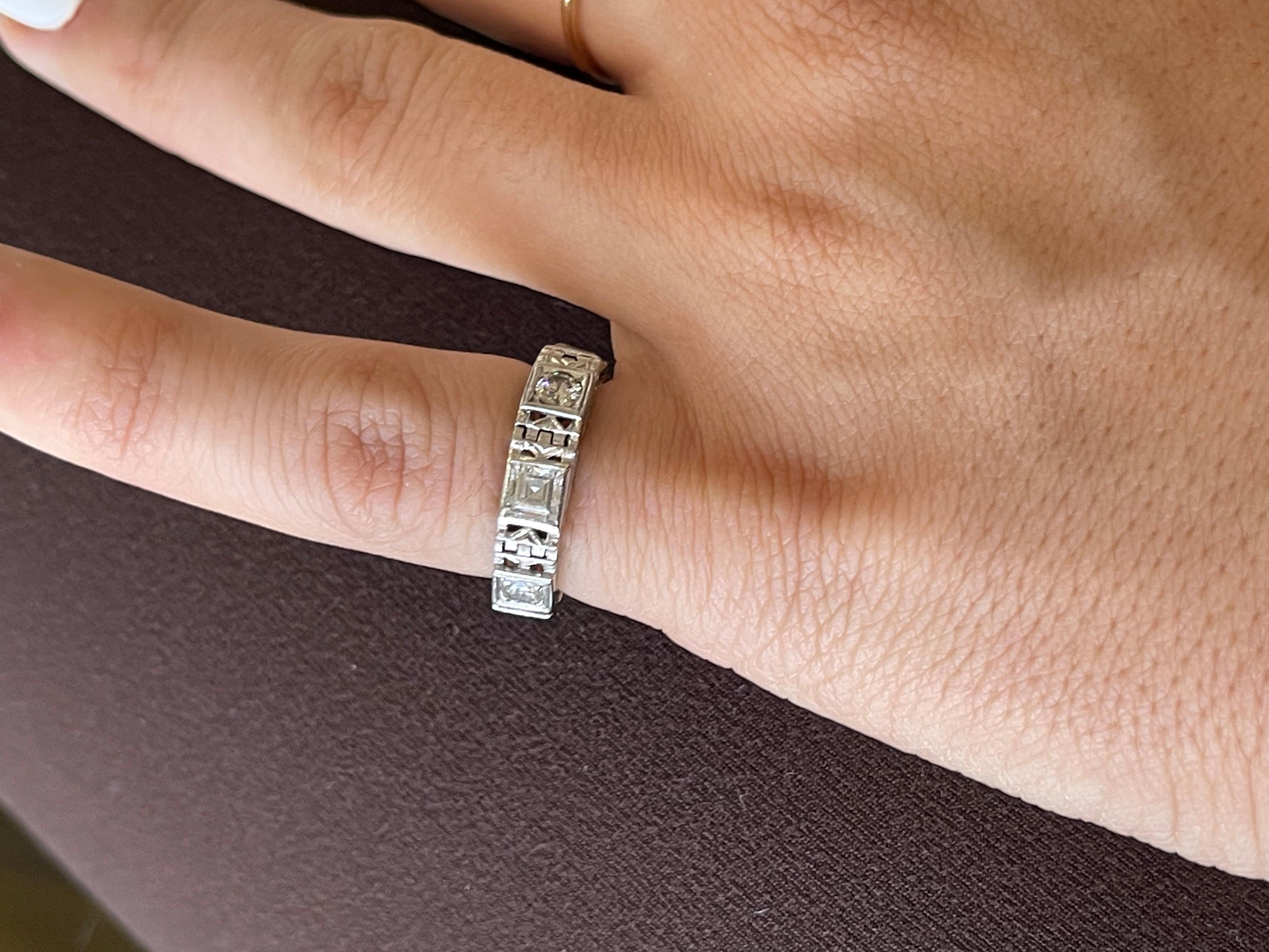 Mindi Mond Deco Rosa Ring mit Gliedern und Diamanten im Zustand „Hervorragend“ im Angebot in New York, NY