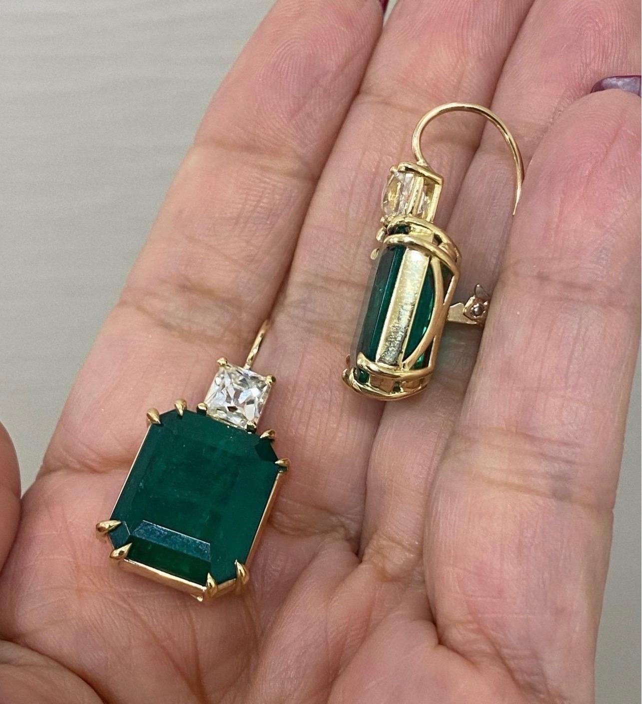 Mindi Mond Colombian Emerald and French Cut Diamond Sheri Drop 18k Gold Earrings In New Condition For Sale In New York, NY