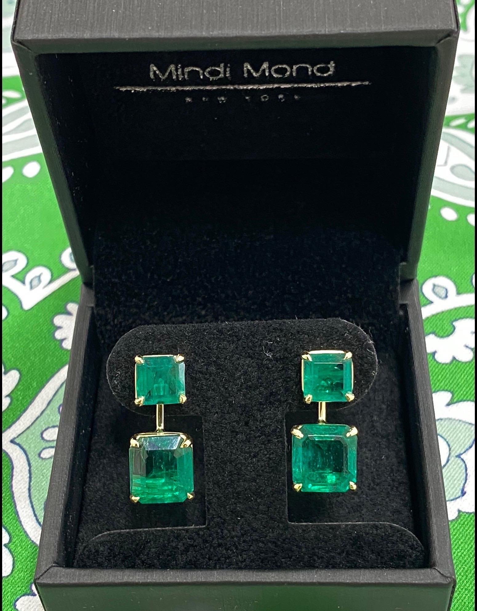 Incredible  9.13 Carat Colombian Emerald Detachable 18k Gold Earrings For Sale 1