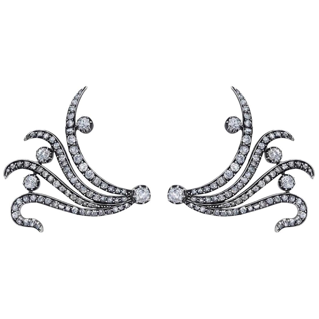 Mindi Mond Pendentifs d'oreille à ailettes en argent et or, avec diamant de 7,60 carats, de style édouardien en vente