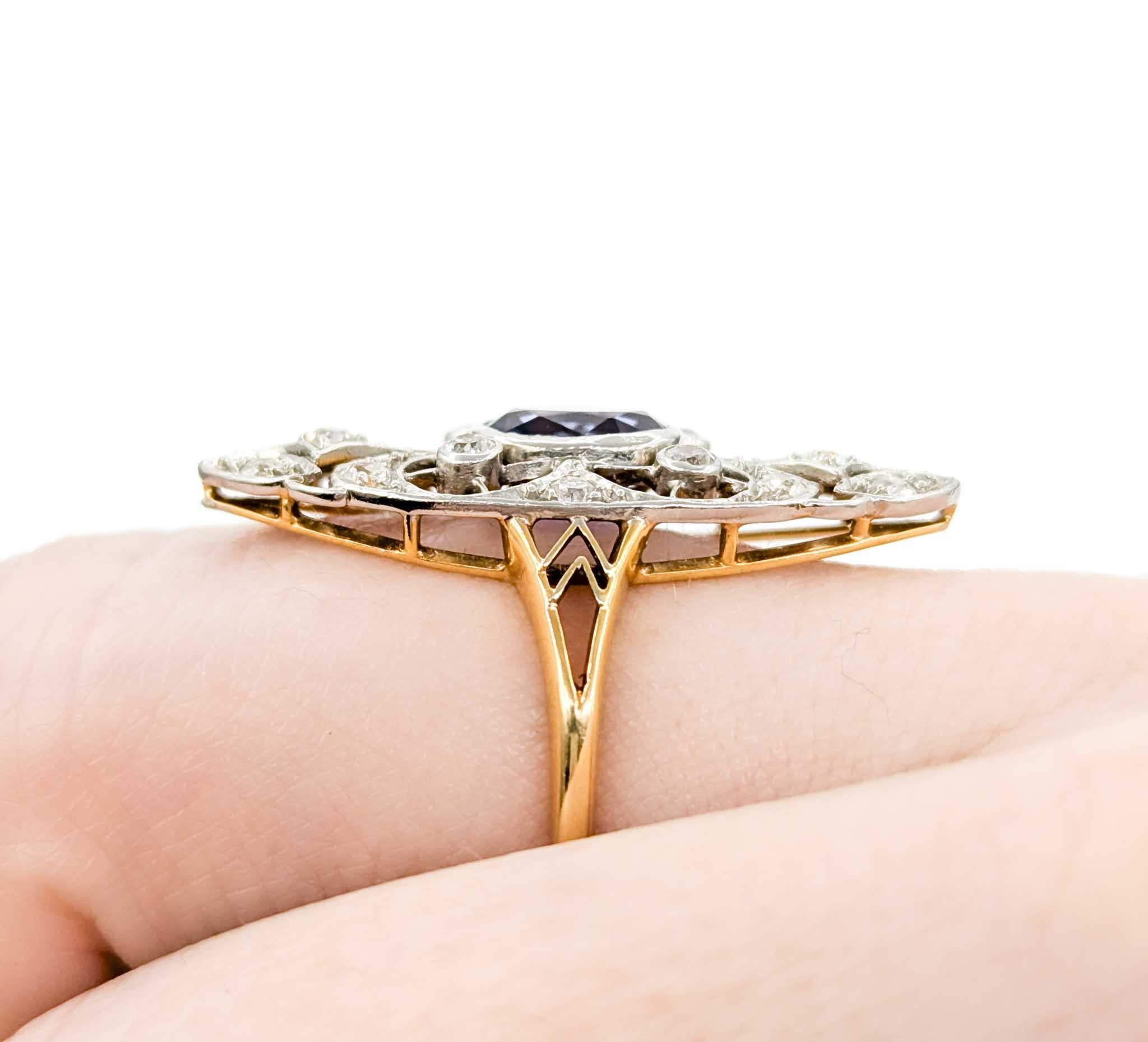 Ring aus 18 Karat Gelbgold und Platin mit Diamanten im Minenschliff und Tansanit (Ovalschliff)